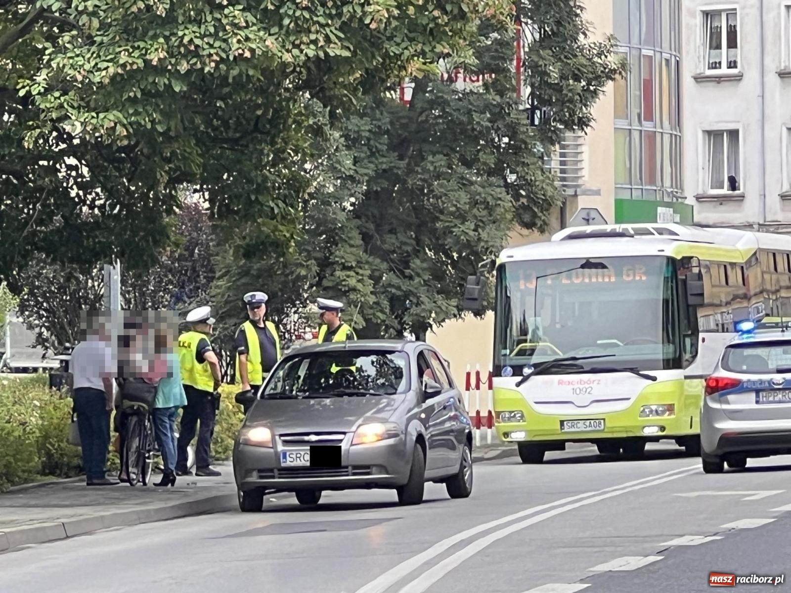 Zdjęcie w galerii na portalu naszraciborz.pl: Potrącenie rowerzysty na Podwalu [FOTO] wiadomości z regionu