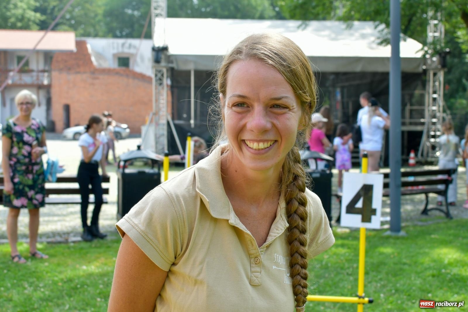 Zdjęcie w galerii na portalu naszraciborz.pl: Hobby horse i konne przejażdżki na raciborskim zamku: Pierwsza odsłona akcji Wakacje w Powiecie wiadomości z regionu