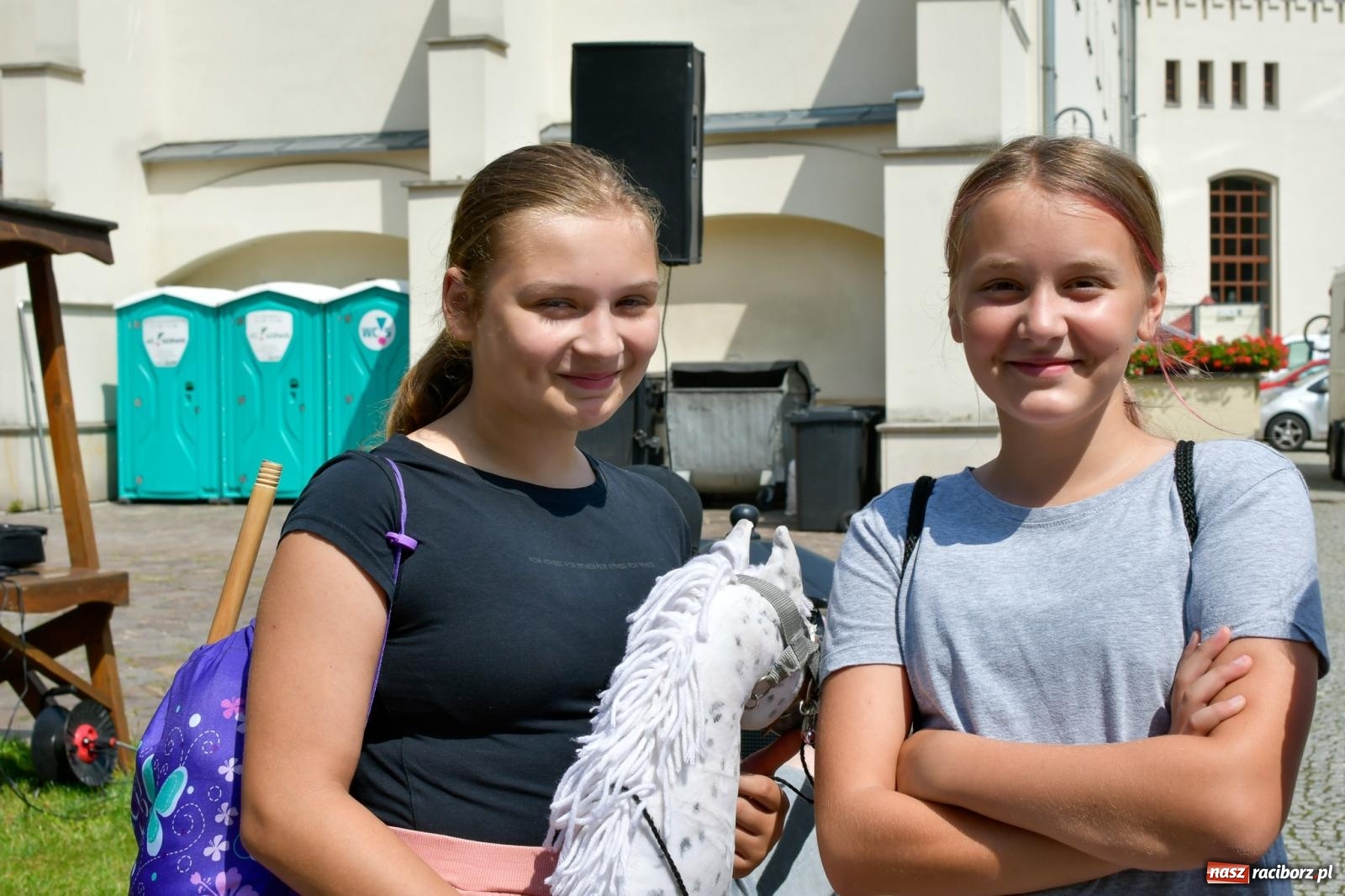 Zdjęcie w galerii na portalu naszraciborz.pl: Hobby horse i konne przejażdżki na raciborskim zamku: Pierwsza odsłona akcji Wakacje w Powiecie wiadomości z regionu