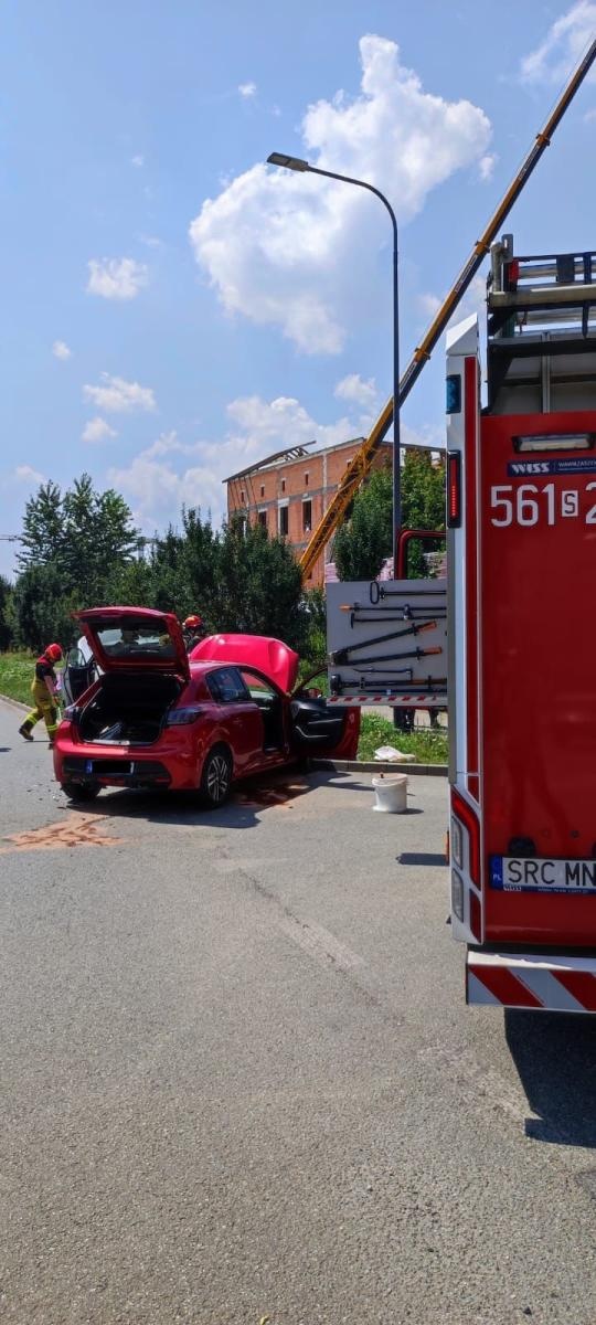 Zdjęcie w galerii na portalu naszraciborz.pl: Peugeot i toyota zderzyły się na skrzyżowaniu niedaleko więzienia [FOTO] wiadomości z regionu