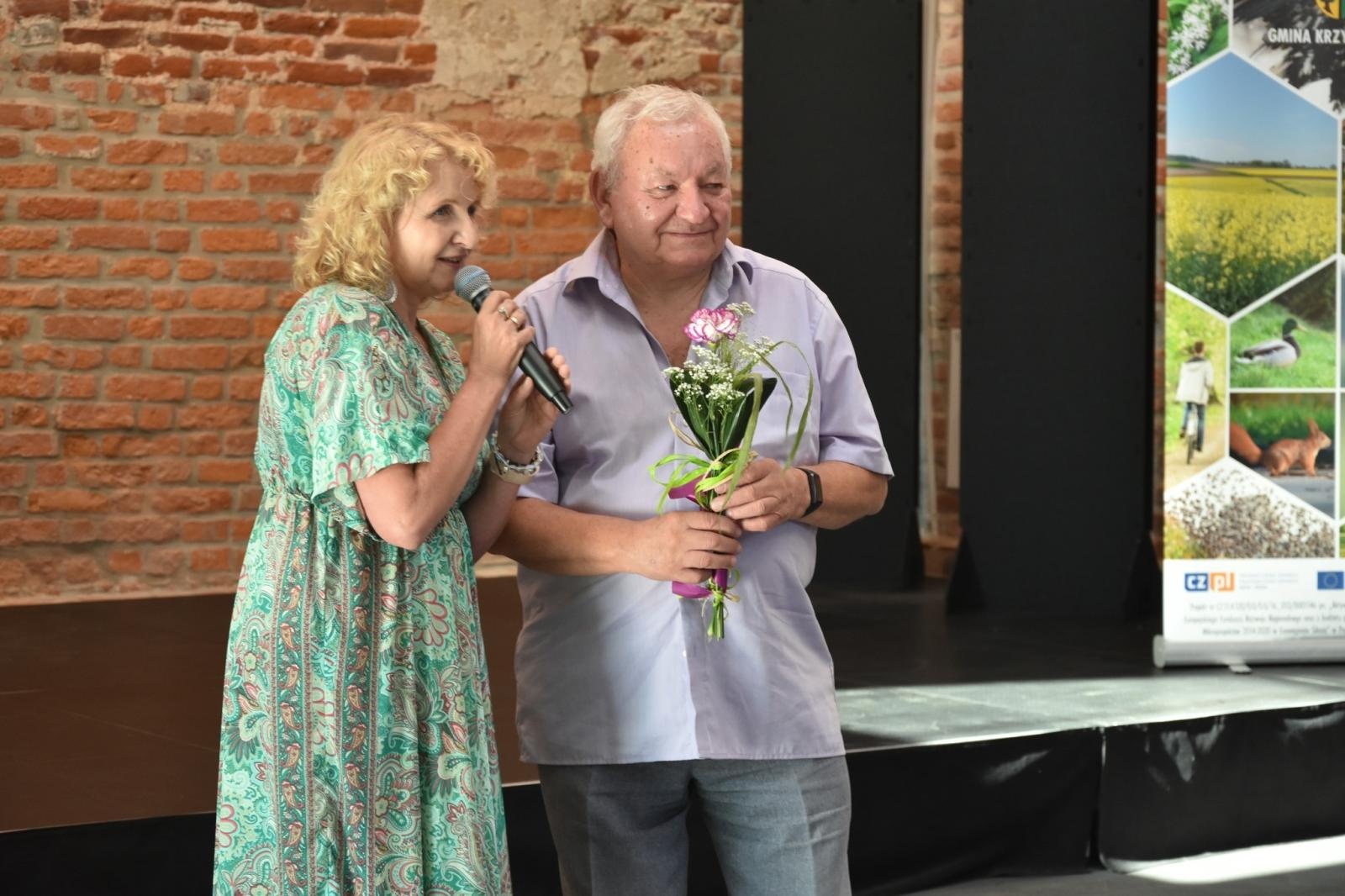 Zdjęcie w galerii na portalu naszraciborz.pl: Wernisaż wystawy Jana Wilczoka i tkanin sizalowych Elżbiety Polak w Tworkowie wiadomości z regionu