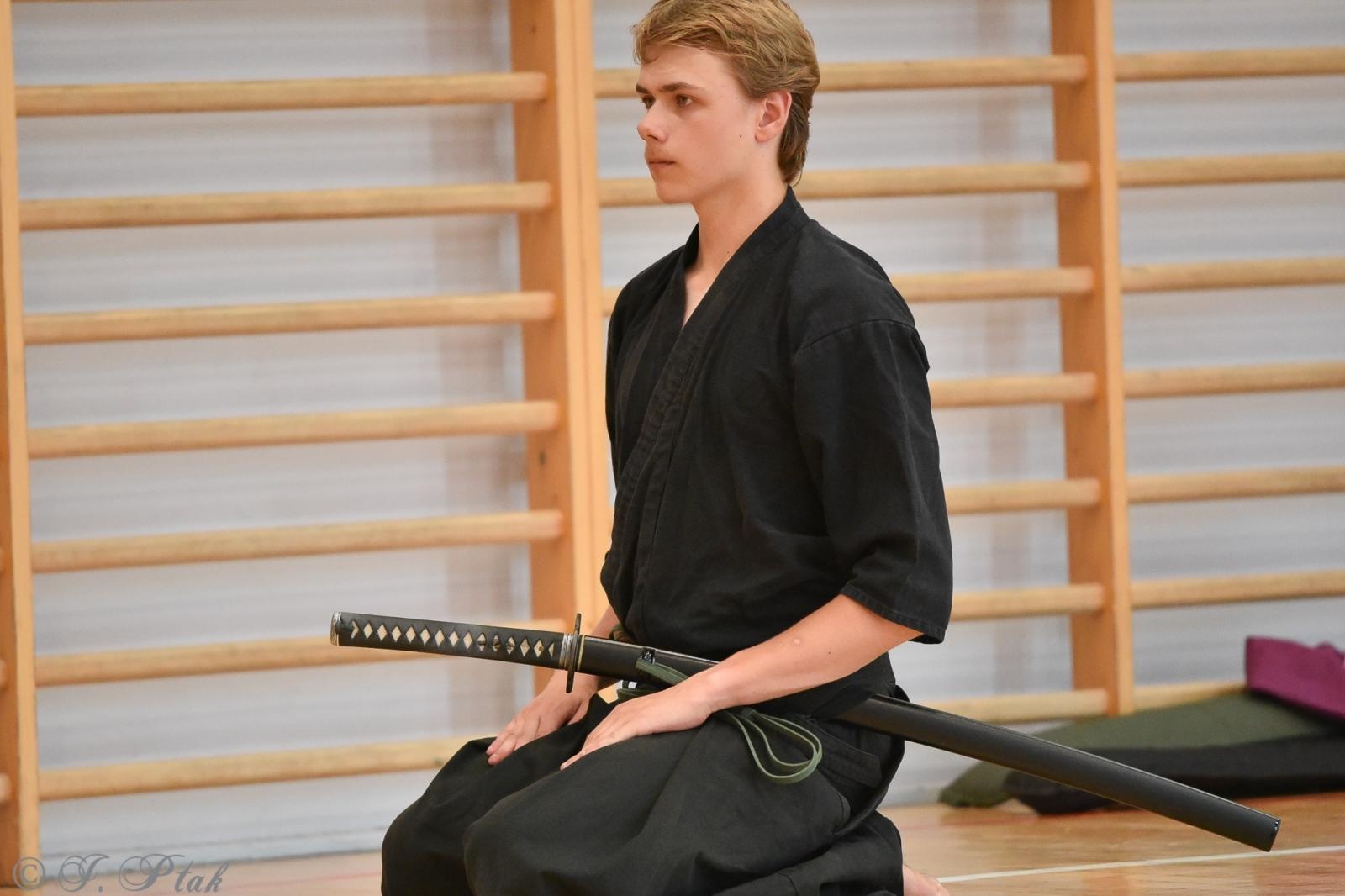 Zdjęcie w galerii na portalu naszraciborz.pl: Powiatowe Centrum Sportu w Raciborzu zaprasza na wakacyjne spotkania z japońską szermierką – IAIDO/JODO wiadomości z regionu