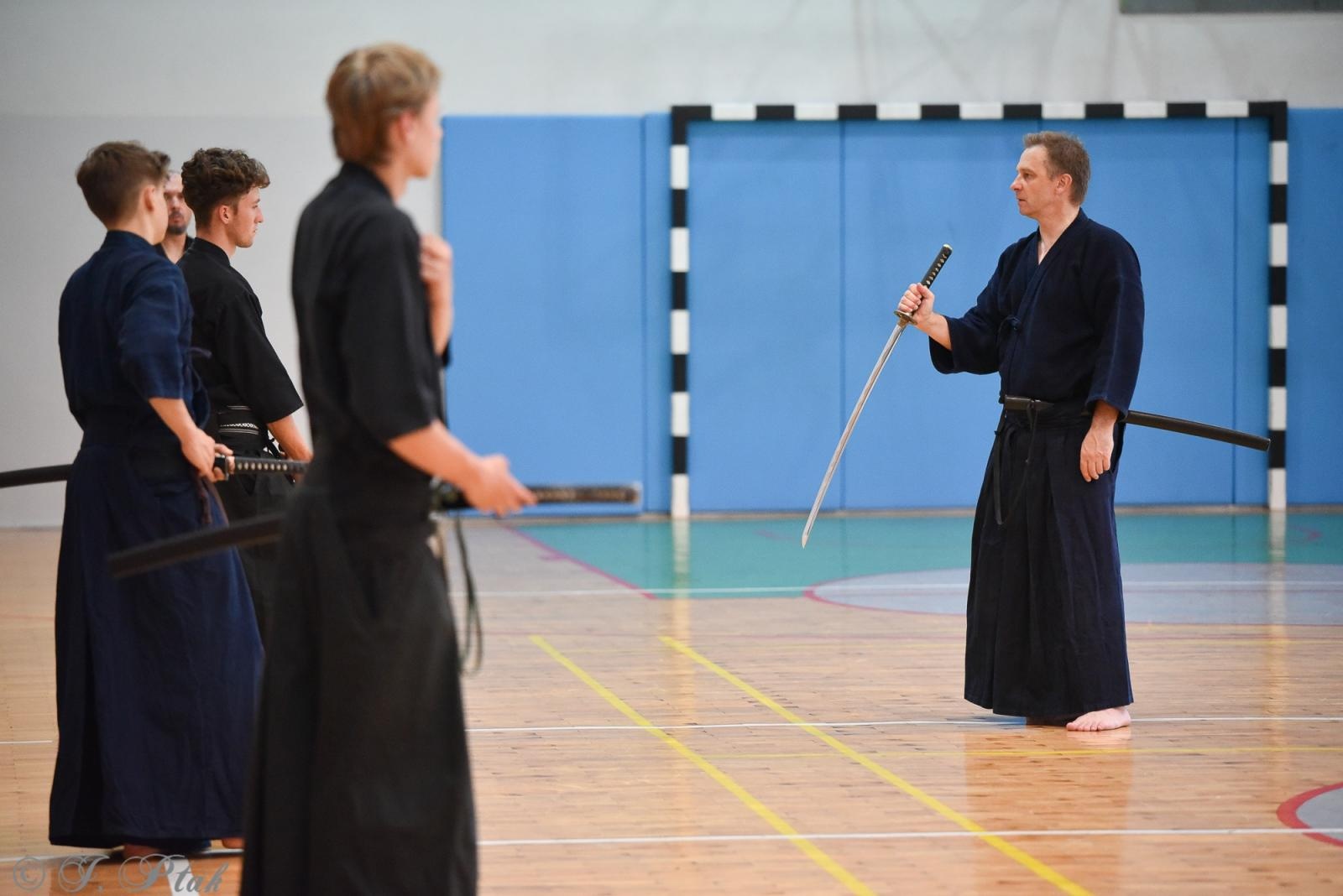 Zdjęcie w galerii na portalu naszraciborz.pl: Powiatowe Centrum Sportu w Raciborzu zaprasza na wakacyjne spotkania z japońską szermierką – IAIDO/JODO wiadomości z regionu