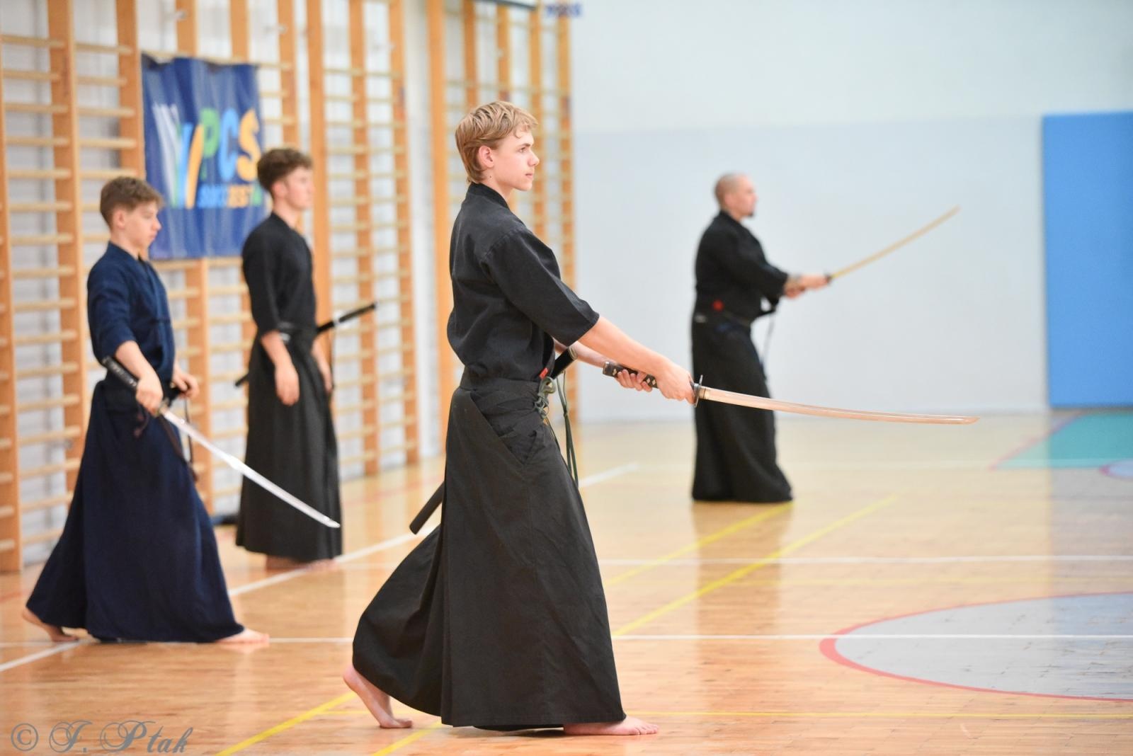 Zdjęcie w galerii na portalu naszraciborz.pl: Powiatowe Centrum Sportu w Raciborzu zaprasza na wakacyjne spotkania z japońską szermierką – IAIDO/JODO wiadomości z regionu