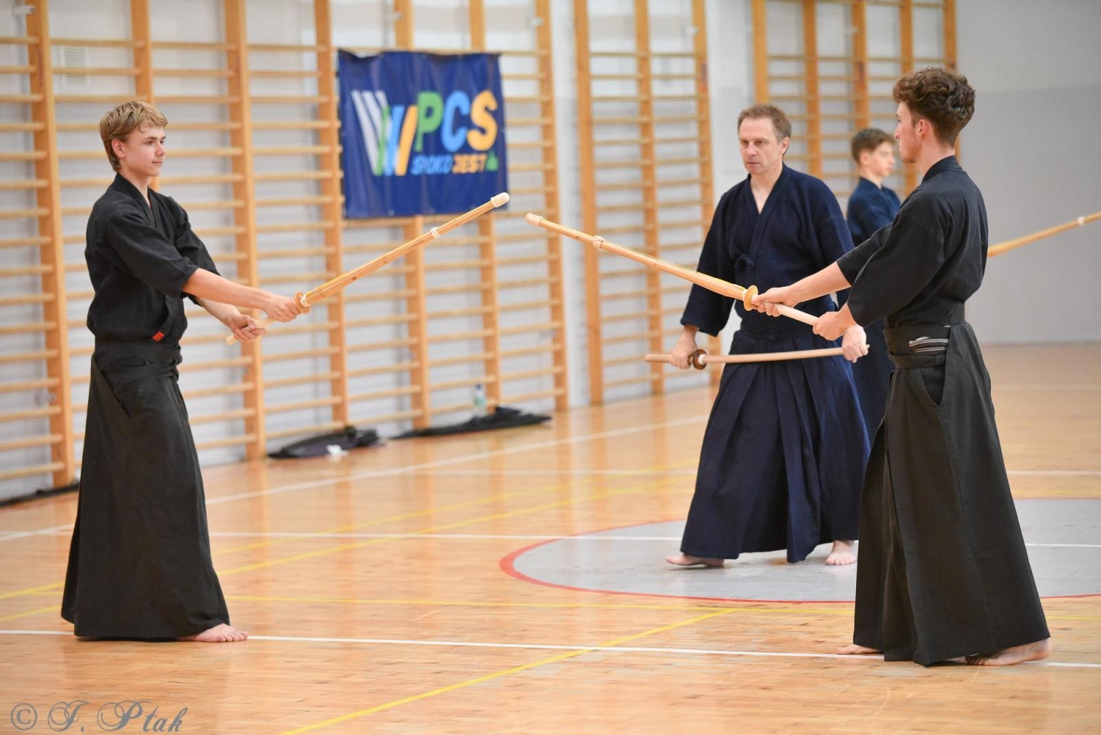 Zdjęcie w galerii na portalu naszraciborz.pl: Powiatowe Centrum Sportu w Raciborzu zaprasza na wakacyjne spotkania z japońską szermierką – IAIDO/JODO wiadomości z regionu