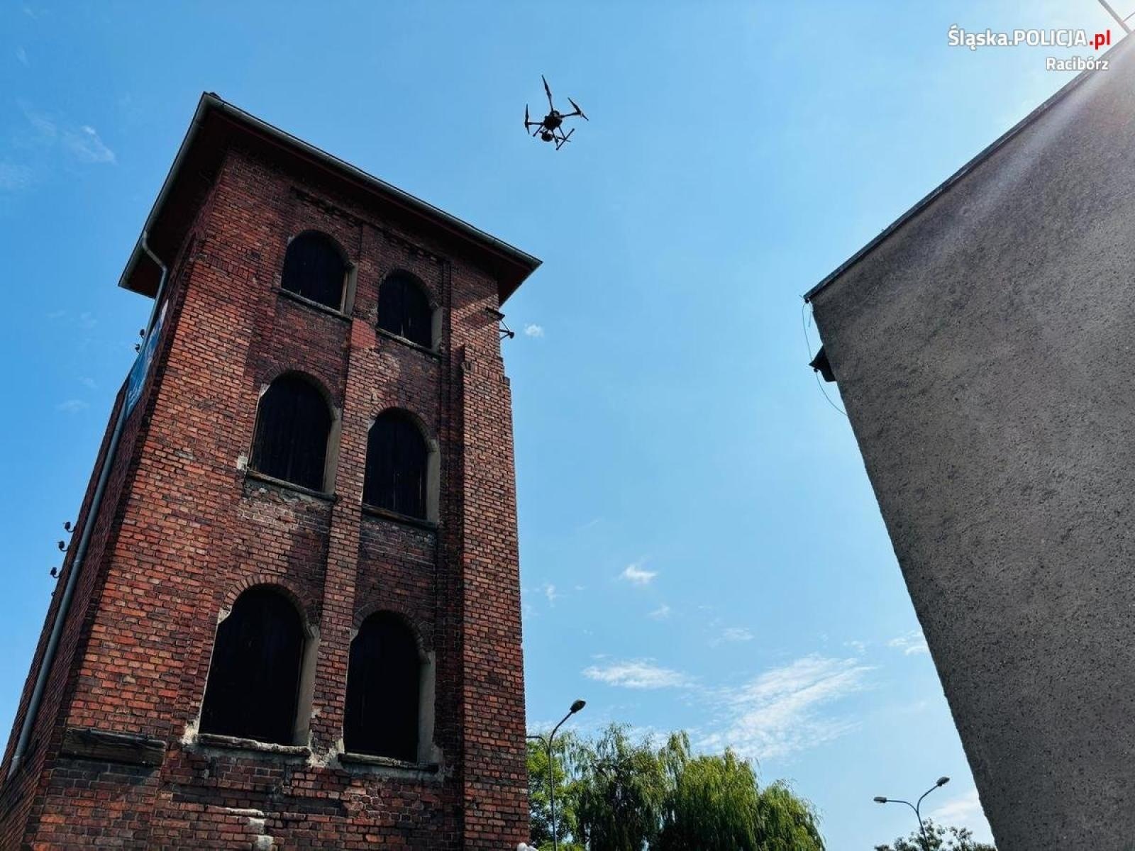 Zdjęcie w galerii na portalu naszraciborz.pl: Raciborska policja wykorzystuje nowoczesne narzędzia. Obserwacje prowadzi dronem wiadomości z regionu