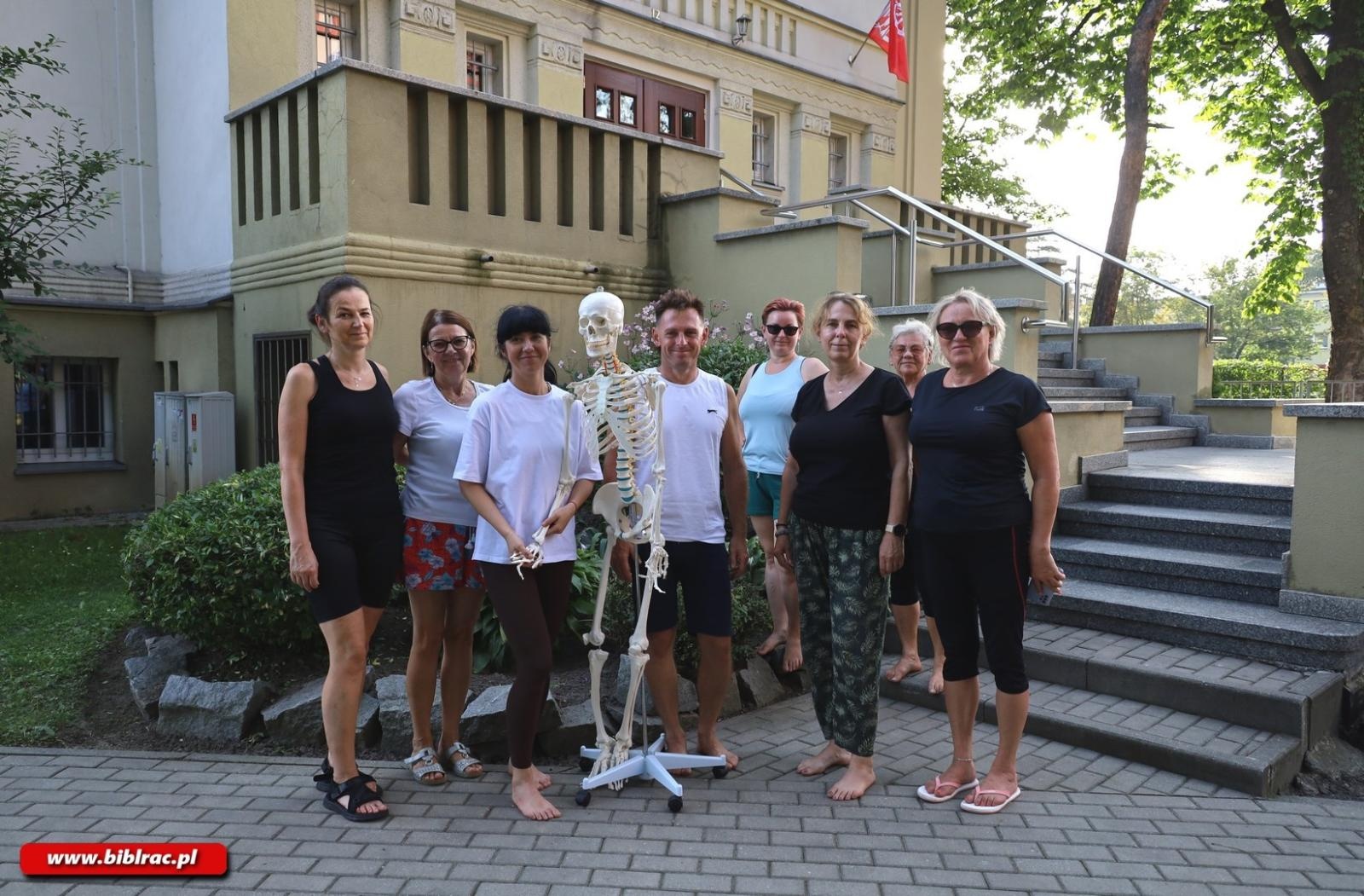 Zdjęcie w galerii na portalu naszraciborz.pl: Powitanie słońca z Patrycją Chomiczewską w raciborskiej bibliotece wiadomości z regionu