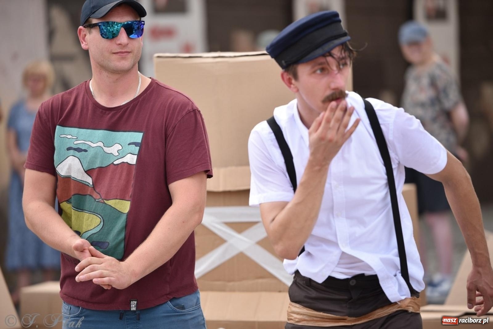 Zdjęcie w galerii na portalu naszraciborz.pl: Co to za cyrki? Spektakl na raciborskim Rynku wiadomości z regionu