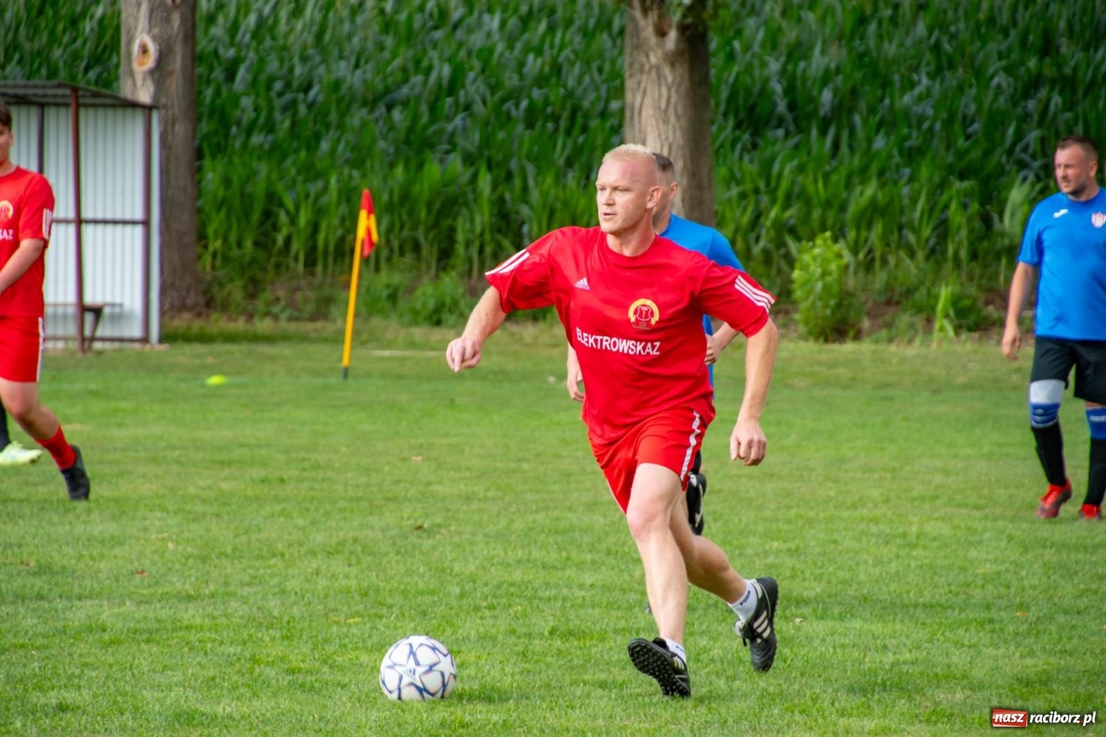Zdjęcie w galerii na portalu naszraciborz.pl: Piłkarskie pokoleniowe boje w Bojanowie [FOTO i WIDEO] wiadomości z regionu