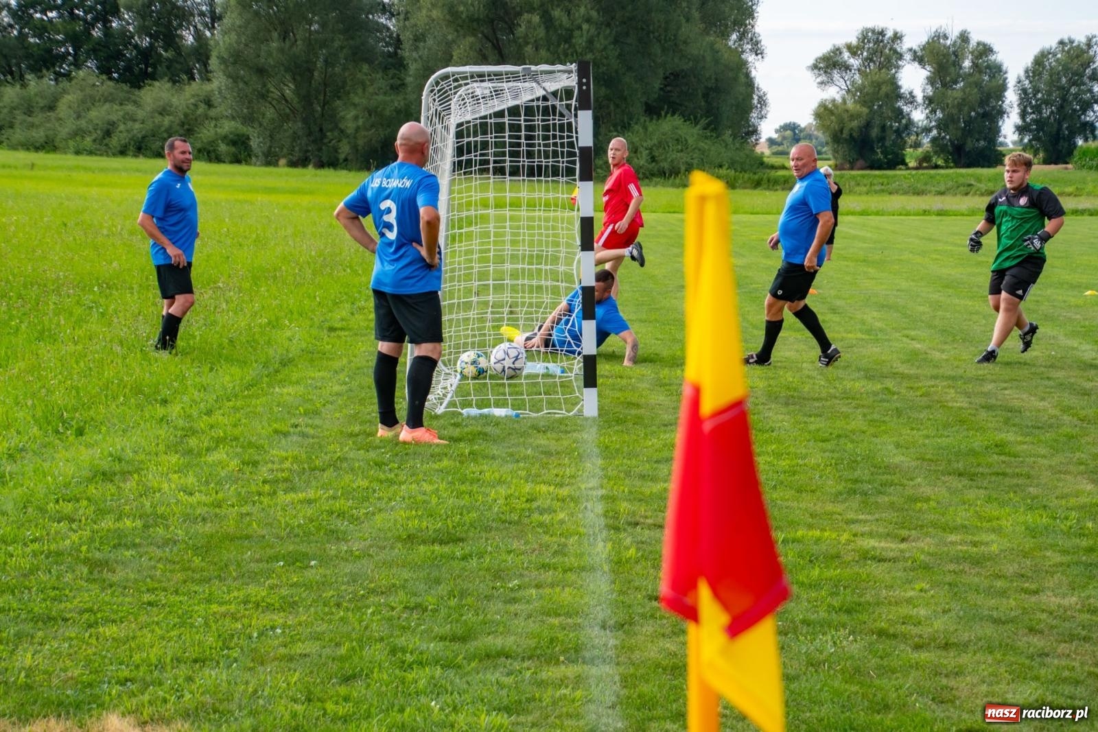 Zdjęcie w galerii na portalu naszraciborz.pl: Piłkarskie pokoleniowe boje w Bojanowie [FOTO i WIDEO] wiadomości z regionu
