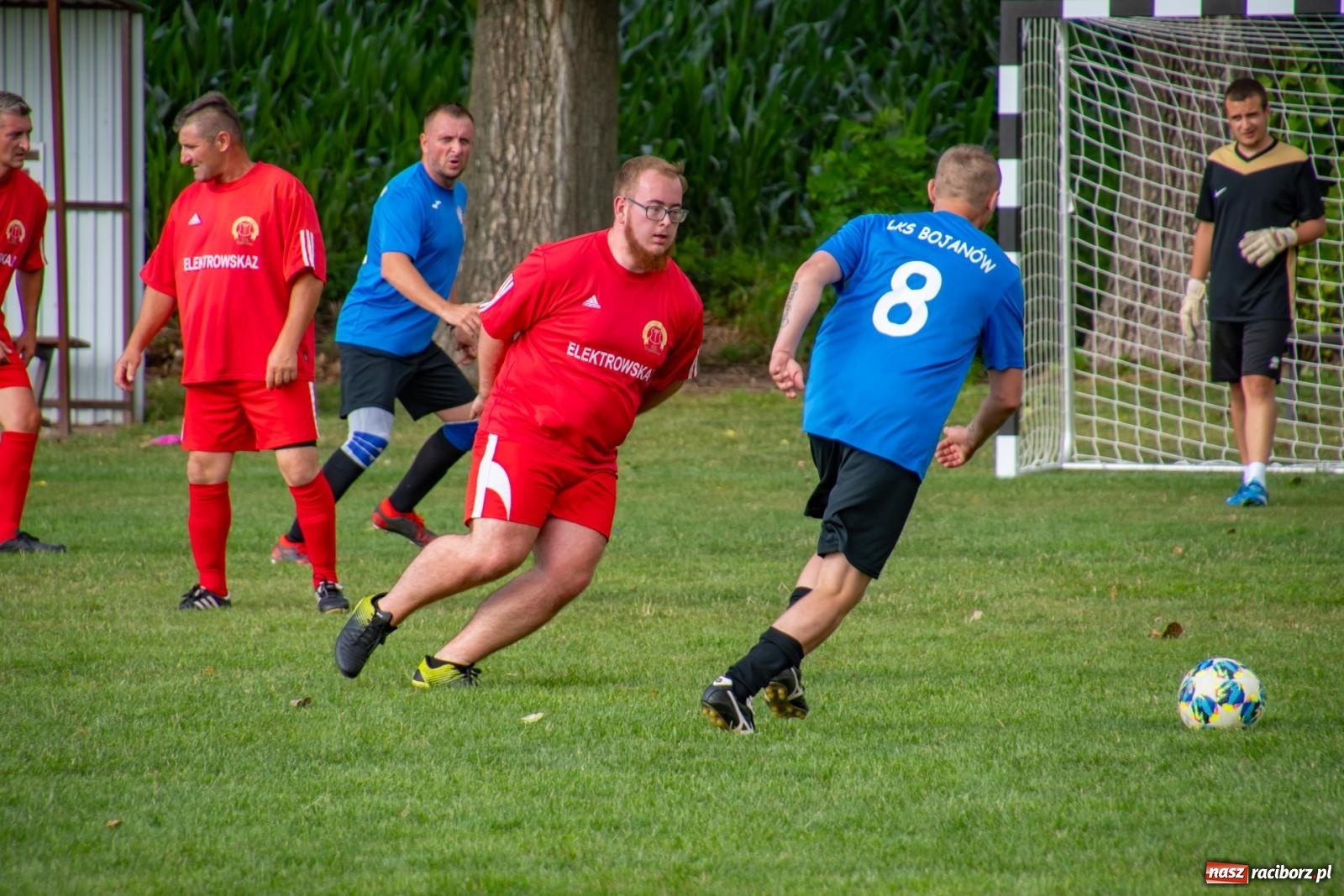 Zdjęcie w galerii na portalu naszraciborz.pl: Piłkarskie pokoleniowe boje w Bojanowie [FOTO i WIDEO] wiadomości z regionu