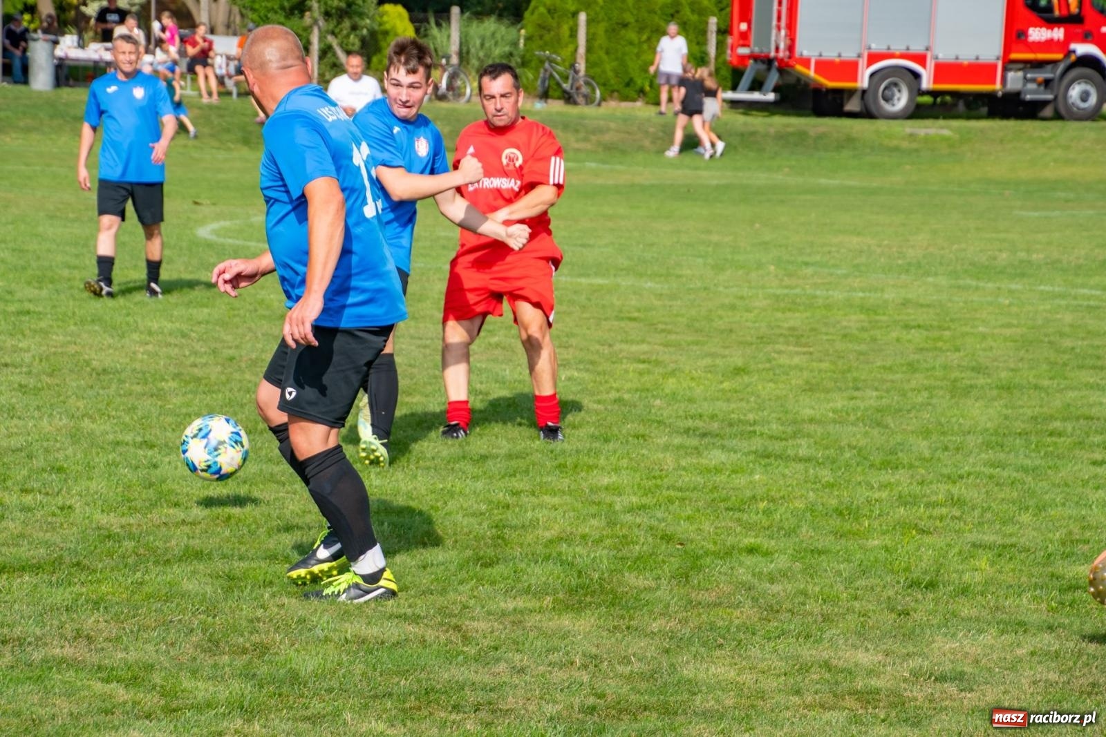 Zdjęcie w galerii na portalu naszraciborz.pl: Piłkarskie pokoleniowe boje w Bojanowie [FOTO i WIDEO] wiadomości z regionu