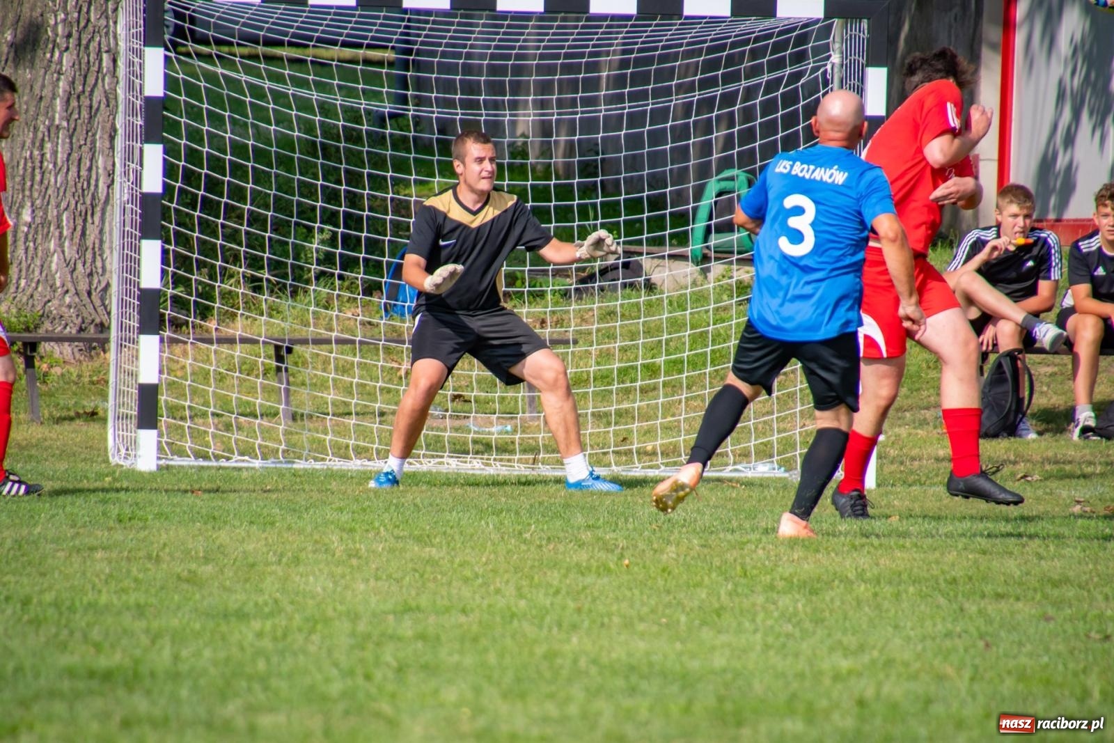 Zdjęcie w galerii na portalu naszraciborz.pl: Piłkarskie pokoleniowe boje w Bojanowie [FOTO i WIDEO] wiadomości z regionu