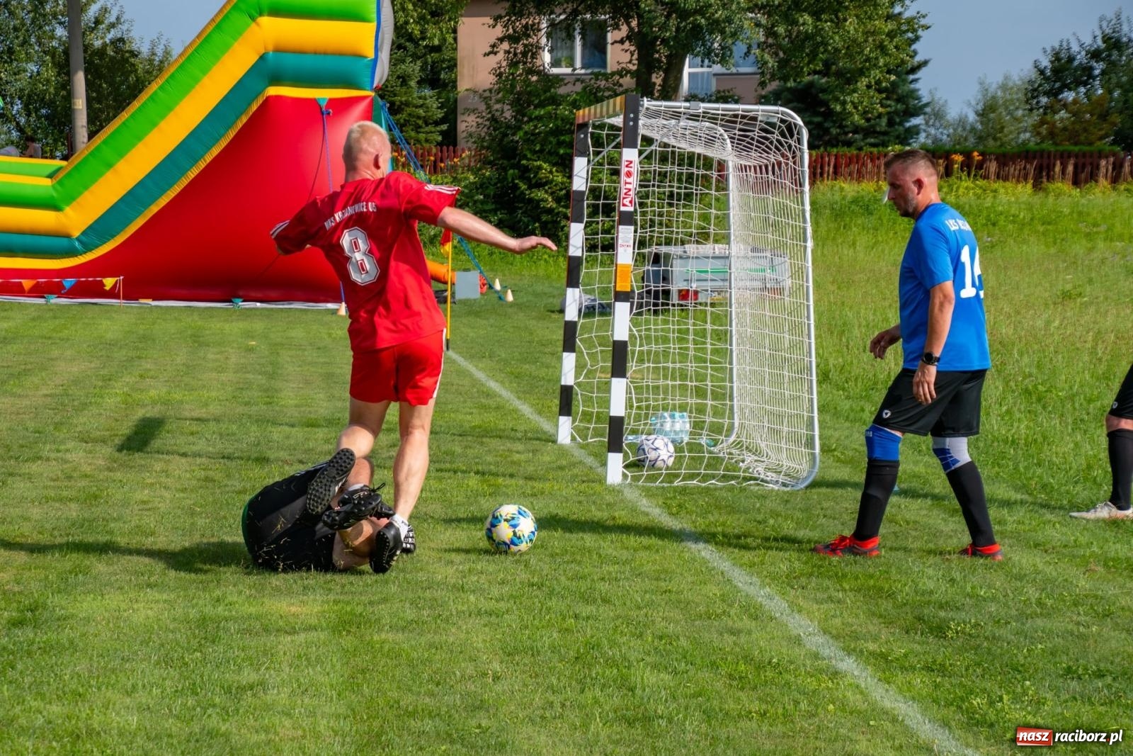 Zdjęcie w galerii na portalu naszraciborz.pl: Piłkarskie pokoleniowe boje w Bojanowie [FOTO i WIDEO] wiadomości z regionu