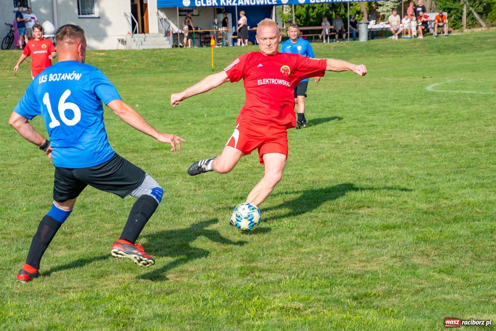 Zdjęcie w galerii na portalu naszraciborz.pl: Piłkarskie pokoleniowe boje w Bojanowie [FOTO i WIDEO] wiadomości z regionu