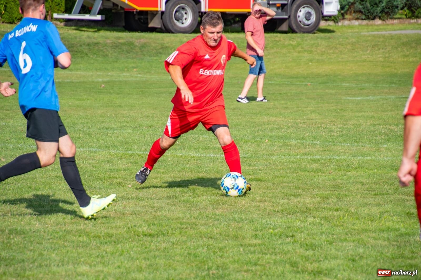 Zdjęcie w galerii na portalu naszraciborz.pl: Piłkarskie pokoleniowe boje w Bojanowie [FOTO i WIDEO] wiadomości z regionu