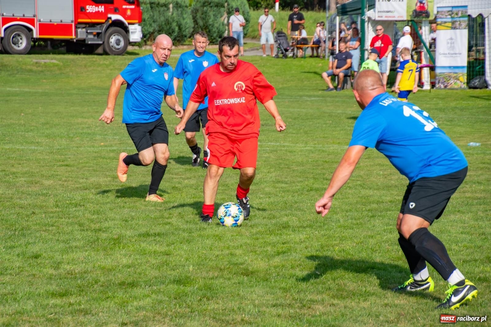 Zdjęcie w galerii na portalu naszraciborz.pl: Piłkarskie pokoleniowe boje w Bojanowie [FOTO i WIDEO] wiadomości z regionu
