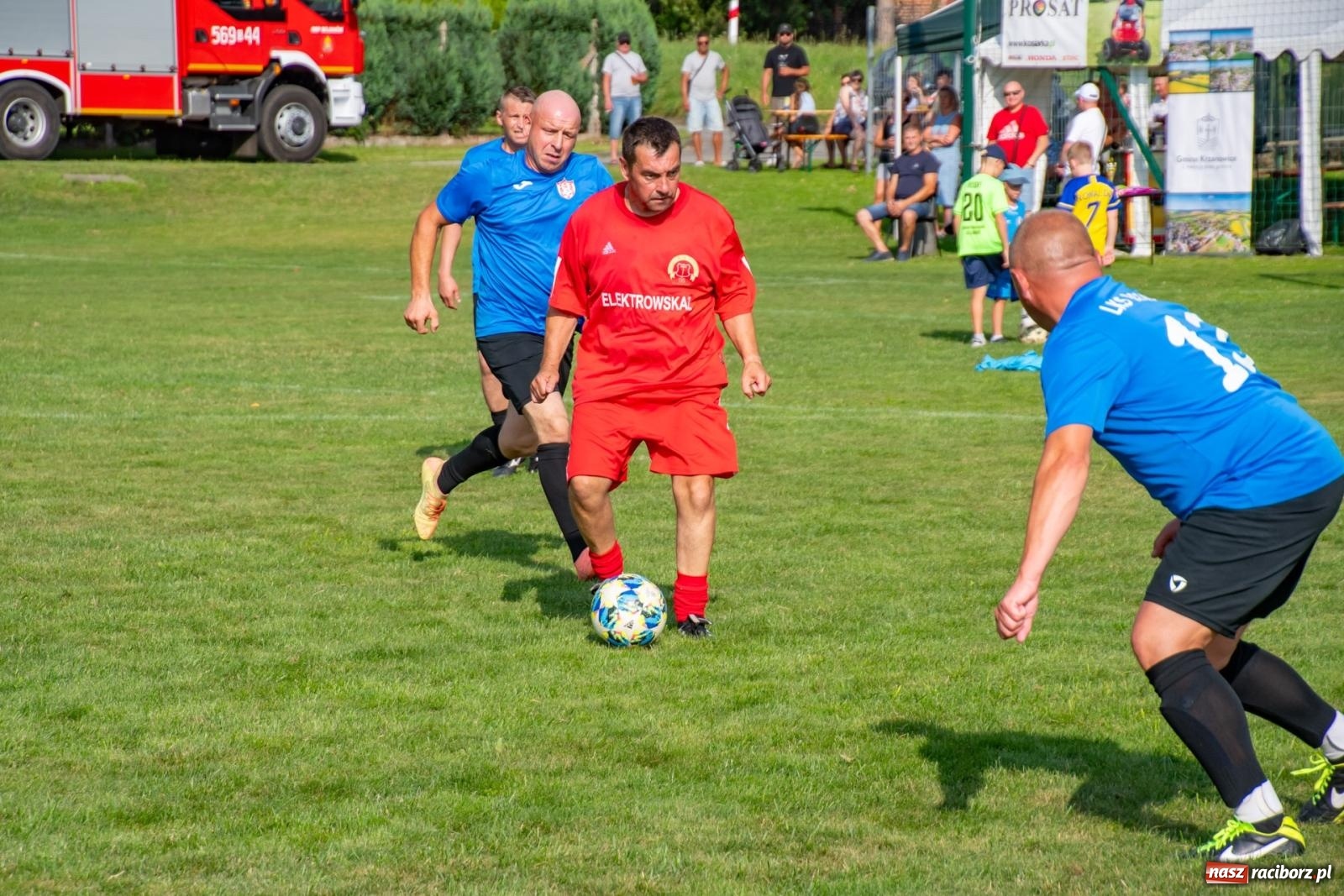 Zdjęcie w galerii na portalu naszraciborz.pl: Piłkarskie pokoleniowe boje w Bojanowie [FOTO i WIDEO] wiadomości z regionu