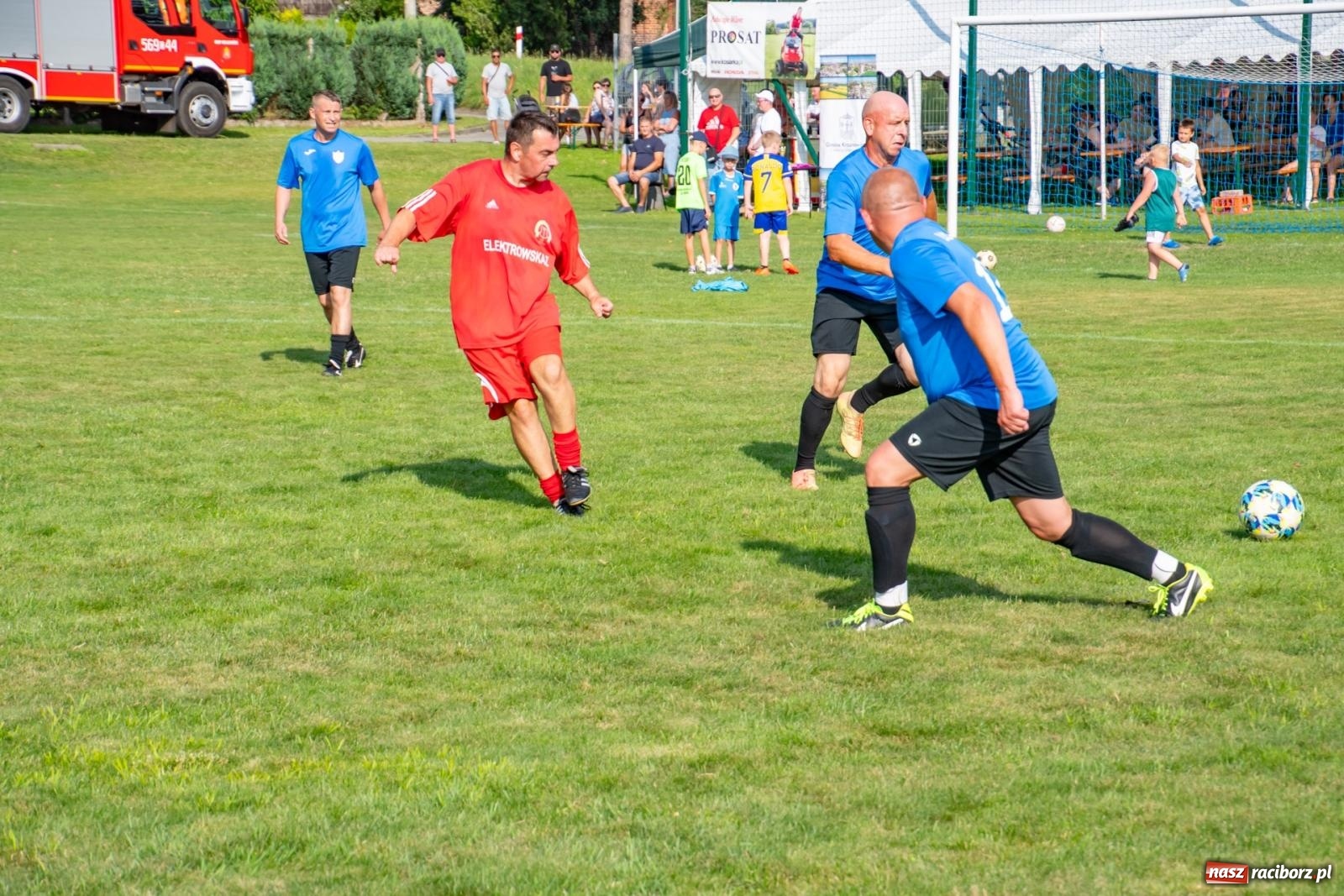 Zdjęcie w galerii na portalu naszraciborz.pl: Piłkarskie pokoleniowe boje w Bojanowie [FOTO i WIDEO] wiadomości z regionu