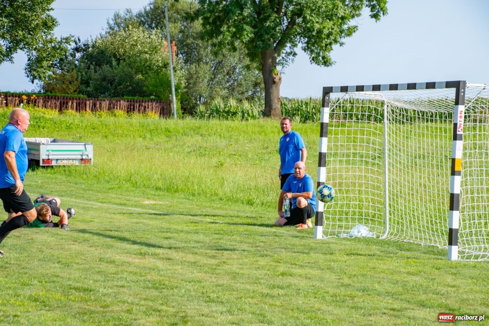 Zdjęcie w galerii na portalu naszraciborz.pl: Piłkarskie pokoleniowe boje w Bojanowie [FOTO i WIDEO] wiadomości z regionu