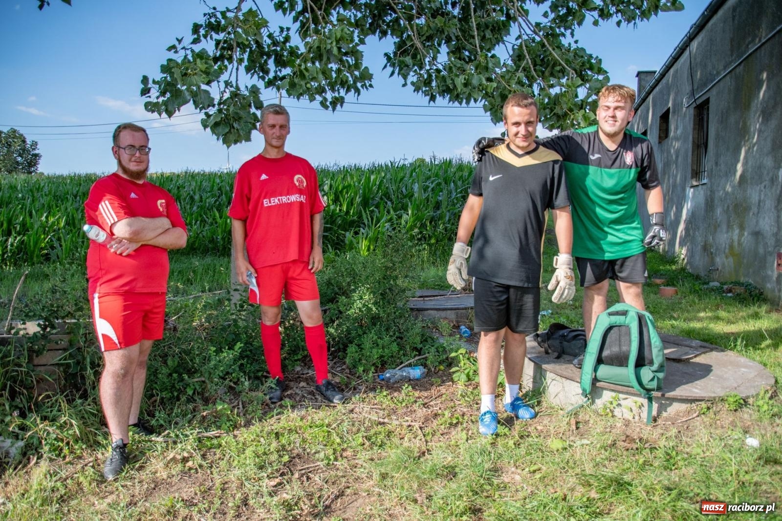 Zdjęcie w galerii na portalu naszraciborz.pl: Piłkarskie pokoleniowe boje w Bojanowie [FOTO i WIDEO] wiadomości z regionu