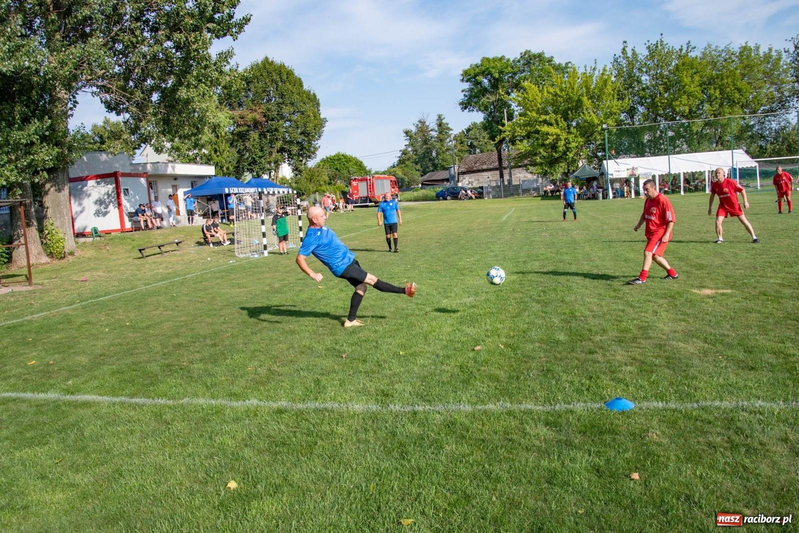Zdjęcie w galerii na portalu naszraciborz.pl: Piłkarskie pokoleniowe boje w Bojanowie [FOTO i WIDEO] wiadomości z regionu
