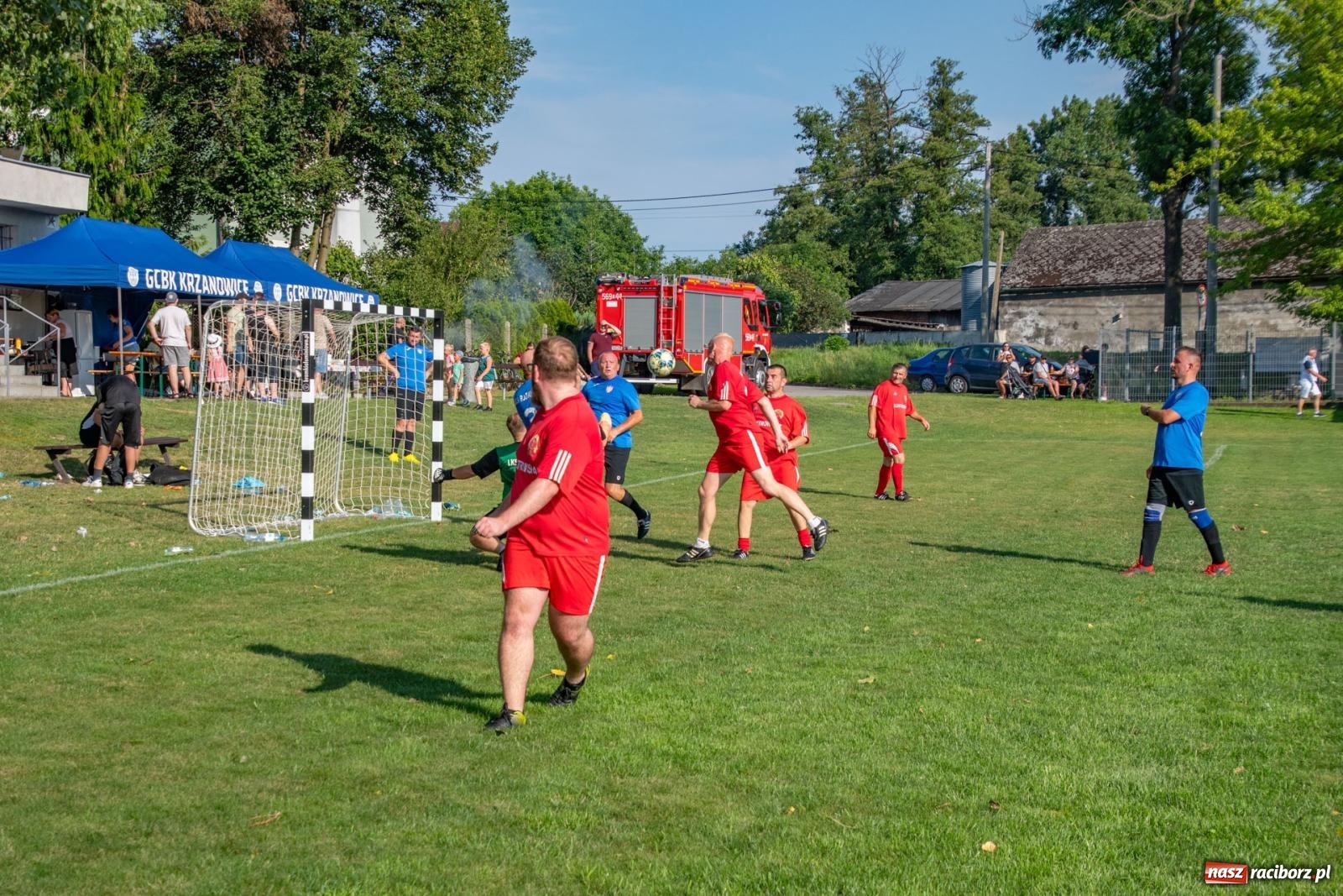 Zdjęcie w galerii na portalu naszraciborz.pl: Piłkarskie pokoleniowe boje w Bojanowie [FOTO i WIDEO] wiadomości z regionu