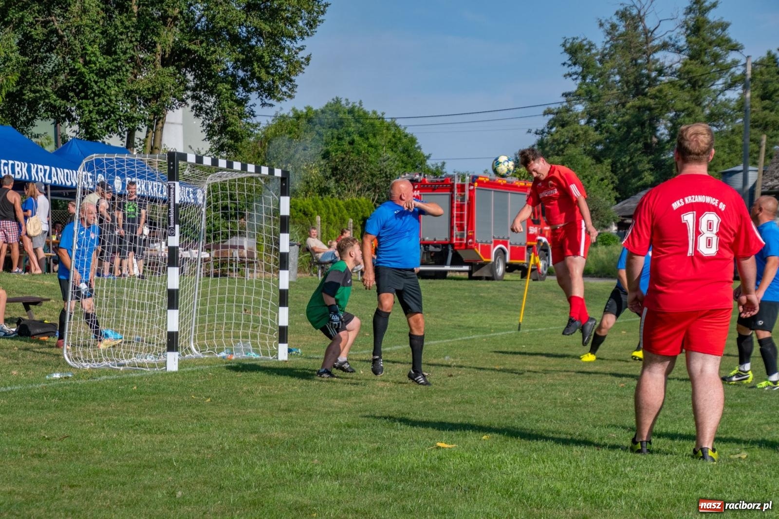 Zdjęcie w galerii na portalu naszraciborz.pl: Piłkarskie pokoleniowe boje w Bojanowie [FOTO i WIDEO] wiadomości z regionu