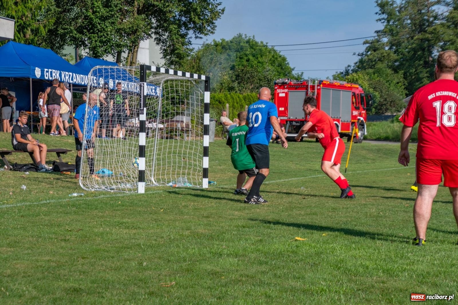 Zdjęcie w galerii na portalu naszraciborz.pl: Piłkarskie pokoleniowe boje w Bojanowie [FOTO i WIDEO] wiadomości z regionu