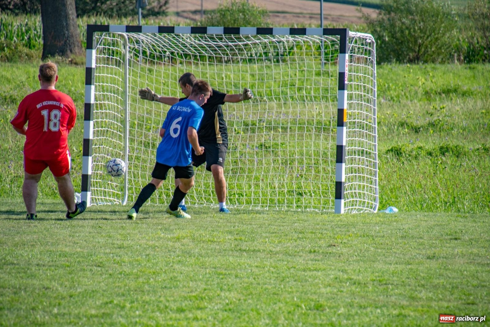 Zdjęcie w galerii na portalu naszraciborz.pl: Piłkarskie pokoleniowe boje w Bojanowie [FOTO i WIDEO] wiadomości z regionu