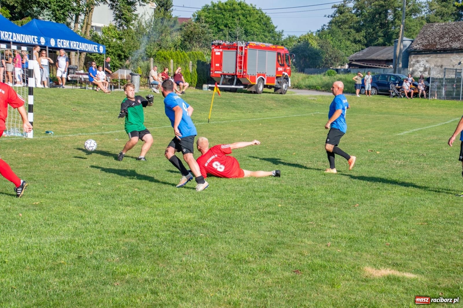 Zdjęcie w galerii na portalu naszraciborz.pl: Piłkarskie pokoleniowe boje w Bojanowie [FOTO i WIDEO] wiadomości z regionu