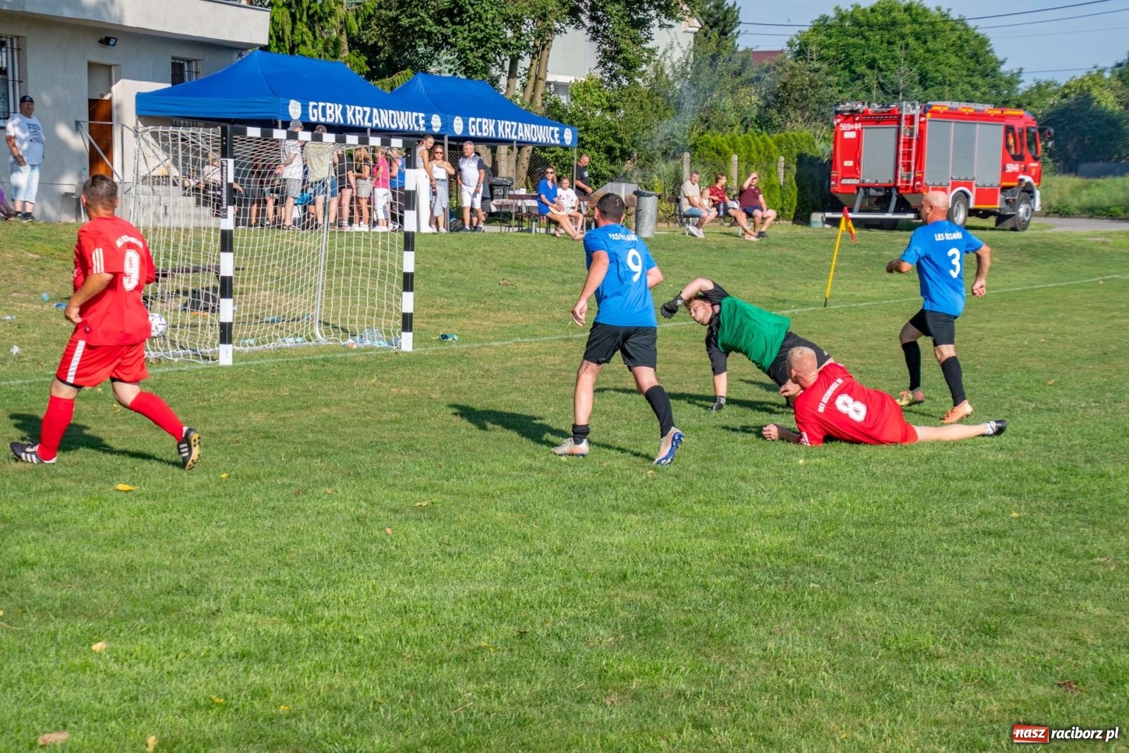 Zdjęcie w galerii na portalu naszraciborz.pl: Piłkarskie pokoleniowe boje w Bojanowie [FOTO i WIDEO] wiadomości z regionu