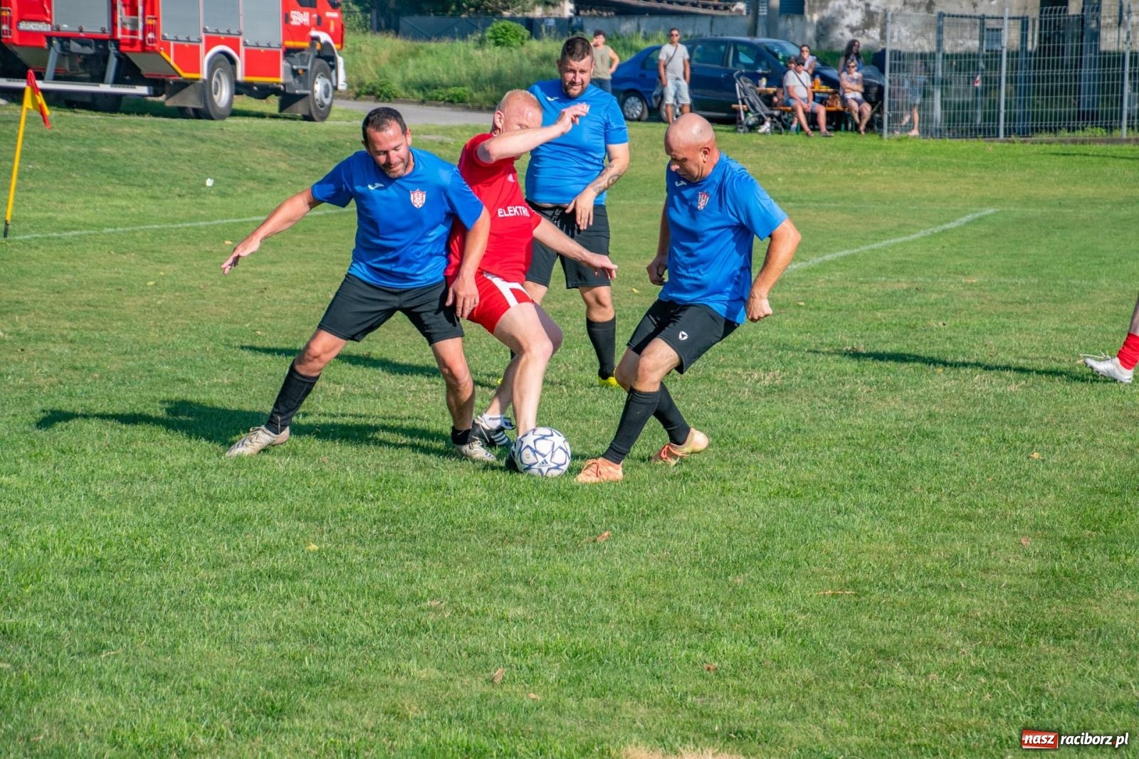 Zdjęcie w galerii na portalu naszraciborz.pl: Piłkarskie pokoleniowe boje w Bojanowie [FOTO i WIDEO] wiadomości z regionu