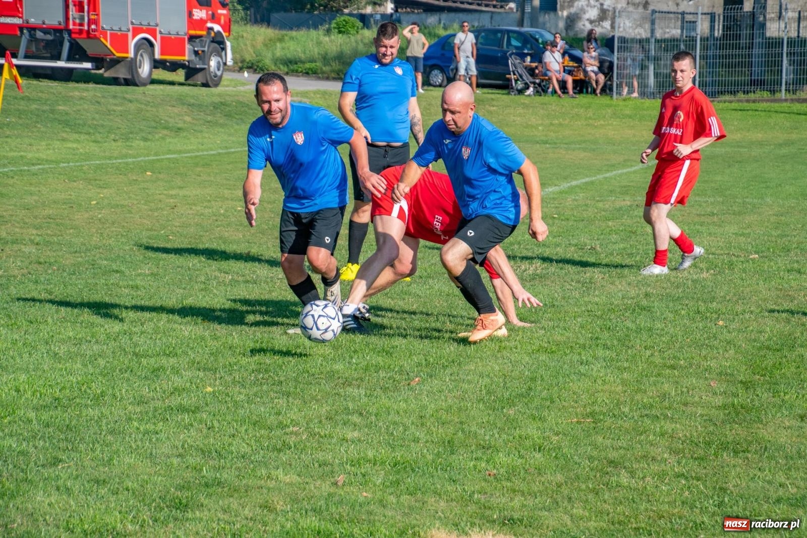 Zdjęcie w galerii na portalu naszraciborz.pl: Piłkarskie pokoleniowe boje w Bojanowie [FOTO i WIDEO] wiadomości z regionu