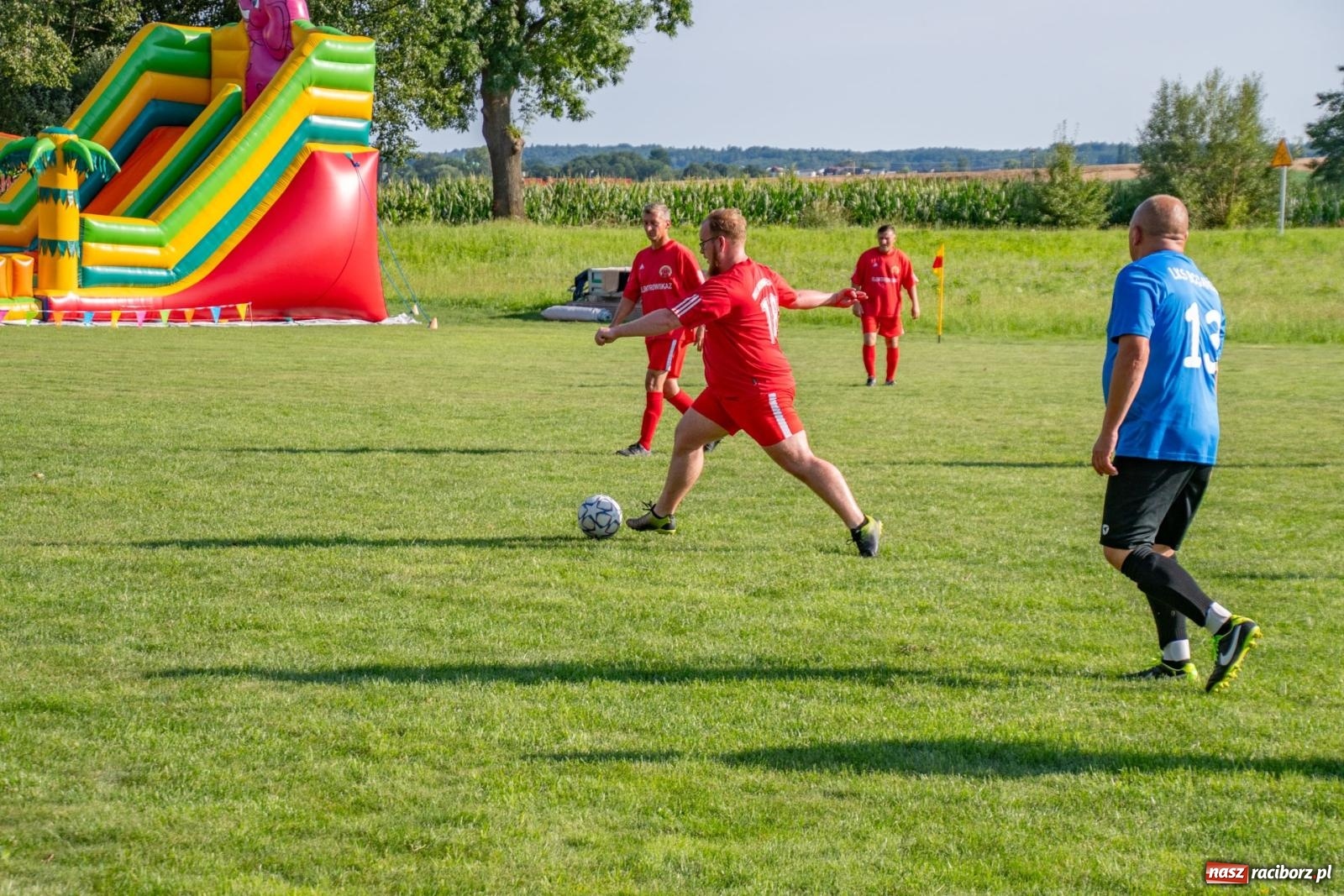 Zdjęcie w galerii na portalu naszraciborz.pl: Piłkarskie pokoleniowe boje w Bojanowie [FOTO i WIDEO] wiadomości z regionu