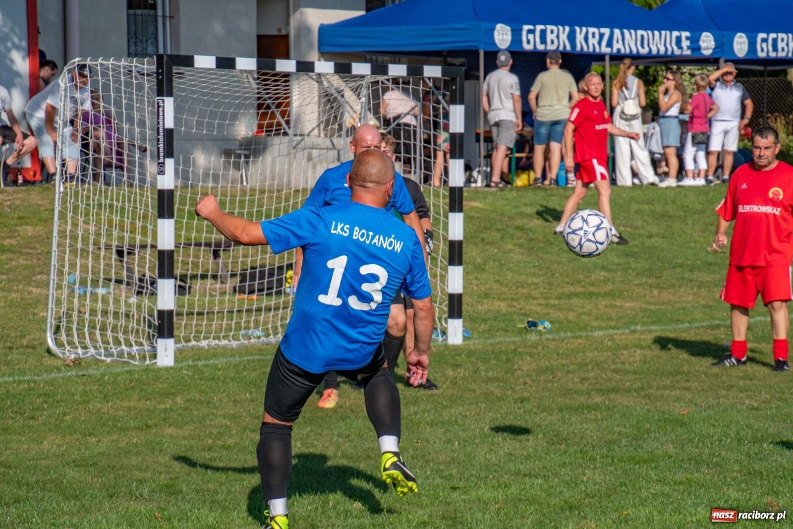 Zdjęcie w galerii na portalu naszraciborz.pl: Piłkarskie pokoleniowe boje w Bojanowie [FOTO i WIDEO] wiadomości z regionu