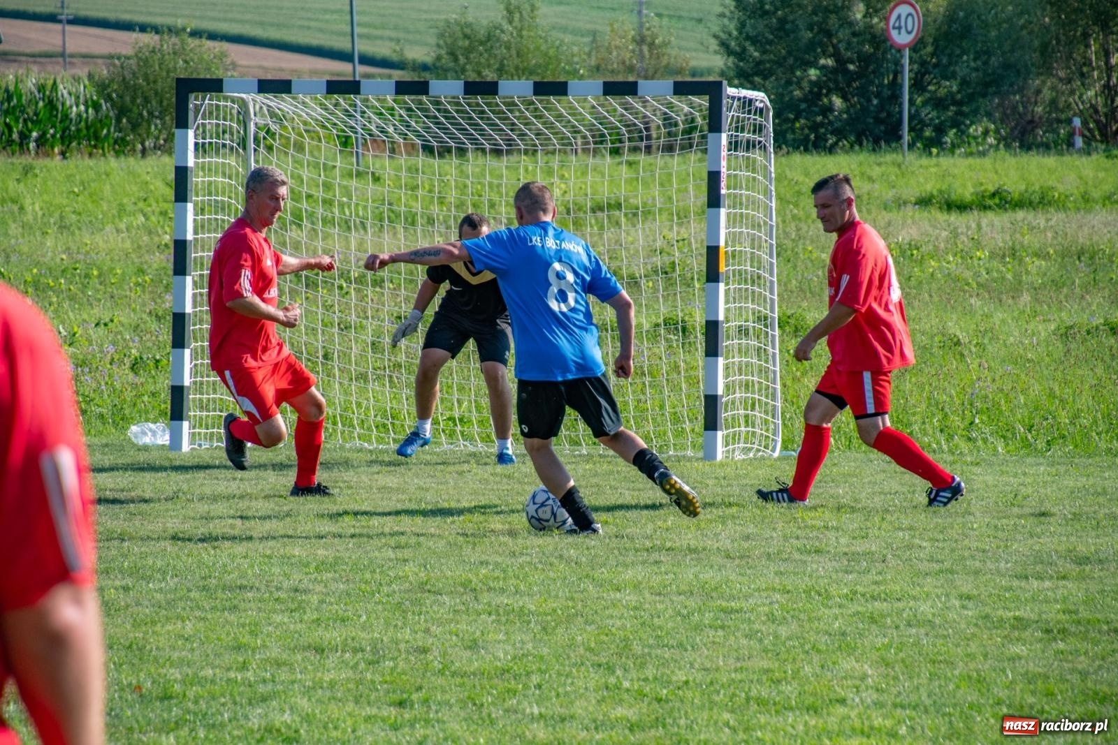 Zdjęcie w galerii na portalu naszraciborz.pl: Piłkarskie pokoleniowe boje w Bojanowie [FOTO i WIDEO] wiadomości z regionu