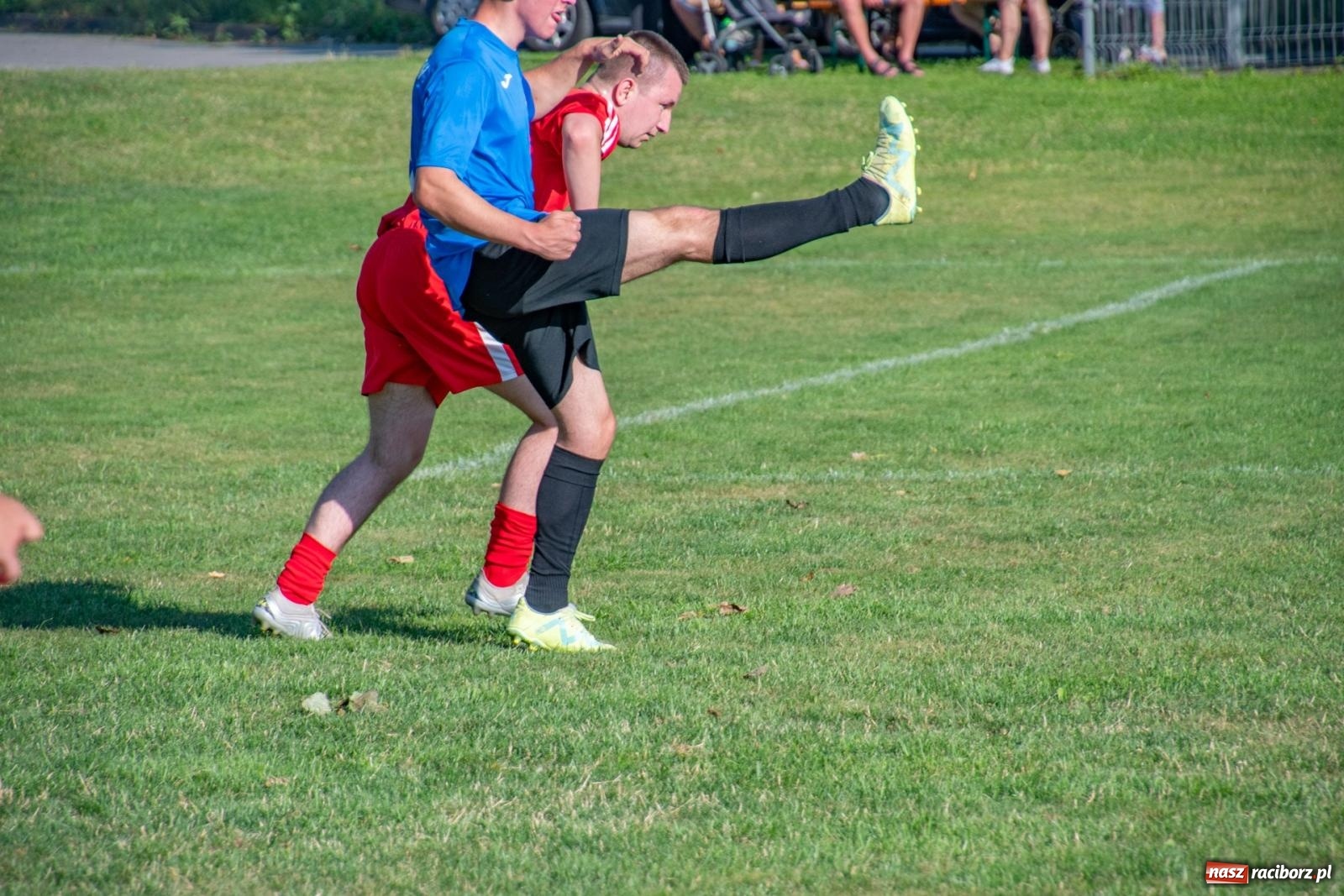 Zdjęcie w galerii na portalu naszraciborz.pl: Piłkarskie pokoleniowe boje w Bojanowie [FOTO i WIDEO] wiadomości z regionu