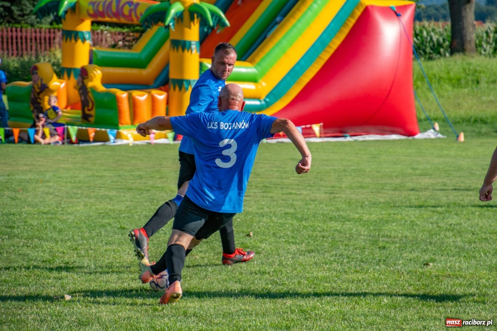 Zdjęcie w galerii na portalu naszraciborz.pl: Piłkarskie pokoleniowe boje w Bojanowie [FOTO i WIDEO] wiadomości z regionu