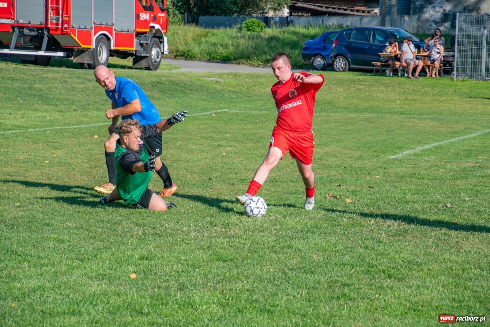 Zdjęcie w galerii na portalu naszraciborz.pl: Piłkarskie pokoleniowe boje w Bojanowie [FOTO i WIDEO] wiadomości z regionu