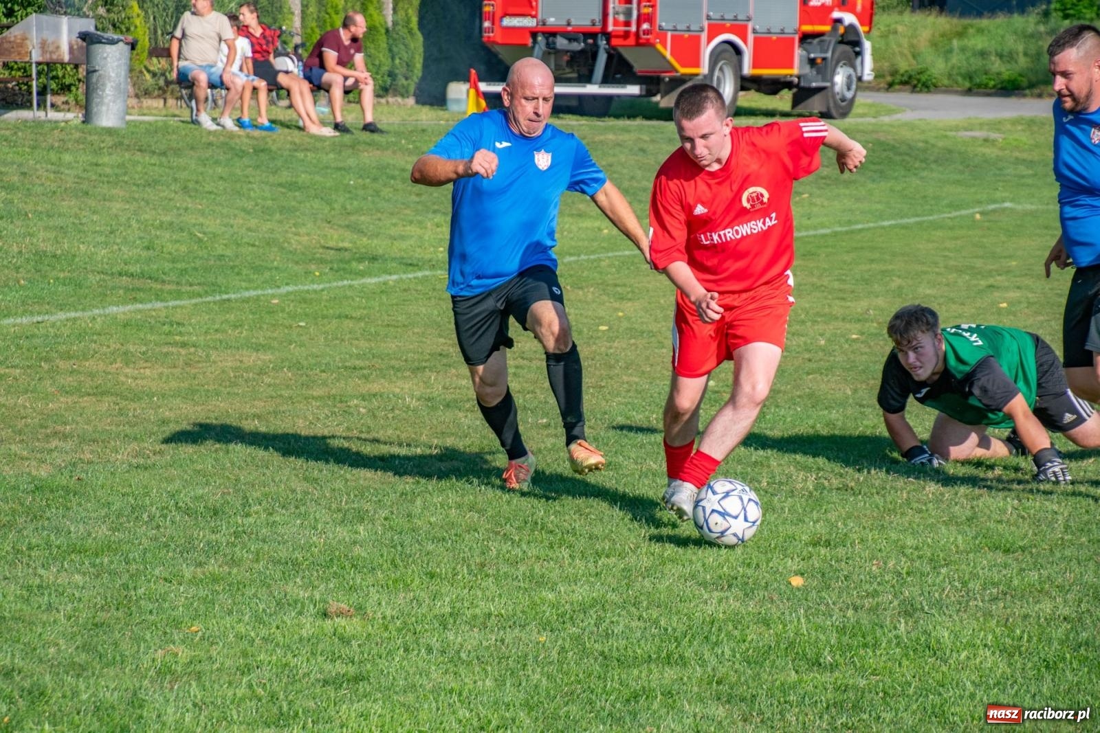 Zdjęcie w galerii na portalu naszraciborz.pl: Piłkarskie pokoleniowe boje w Bojanowie [FOTO i WIDEO] wiadomości z regionu