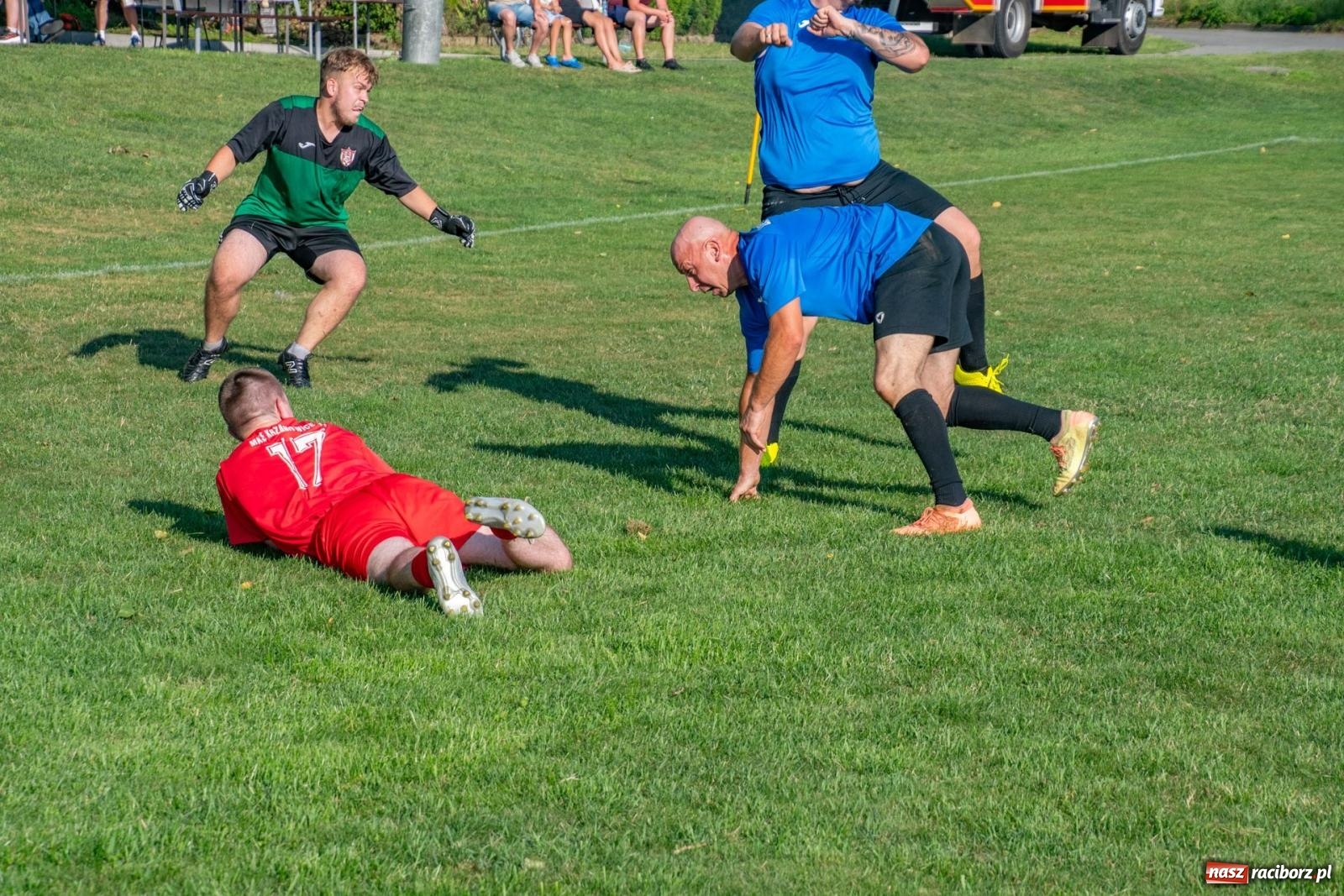 Zdjęcie w galerii na portalu naszraciborz.pl: Piłkarskie pokoleniowe boje w Bojanowie [FOTO i WIDEO] wiadomości z regionu