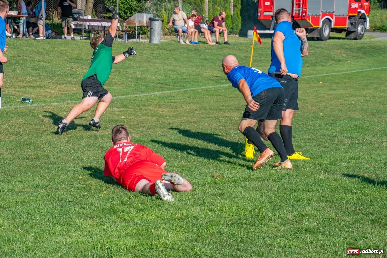 Zdjęcie w galerii na portalu naszraciborz.pl: Piłkarskie pokoleniowe boje w Bojanowie [FOTO i WIDEO] wiadomości z regionu