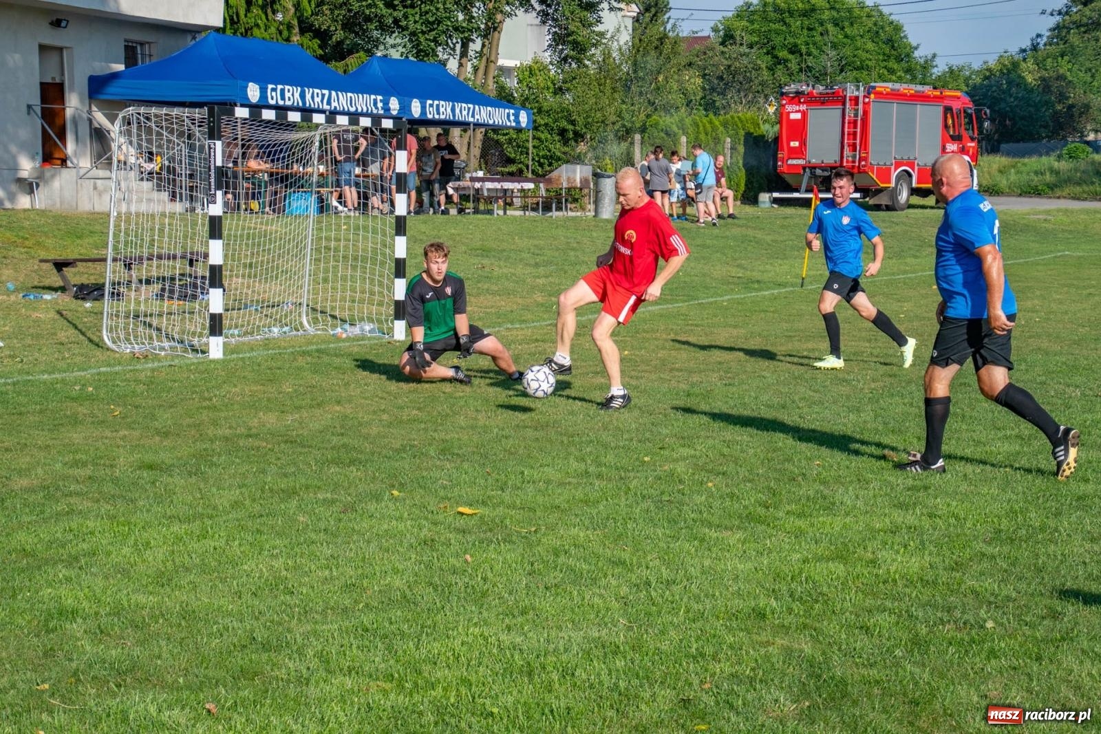 Zdjęcie w galerii na portalu naszraciborz.pl: Piłkarskie pokoleniowe boje w Bojanowie [FOTO i WIDEO] wiadomości z regionu