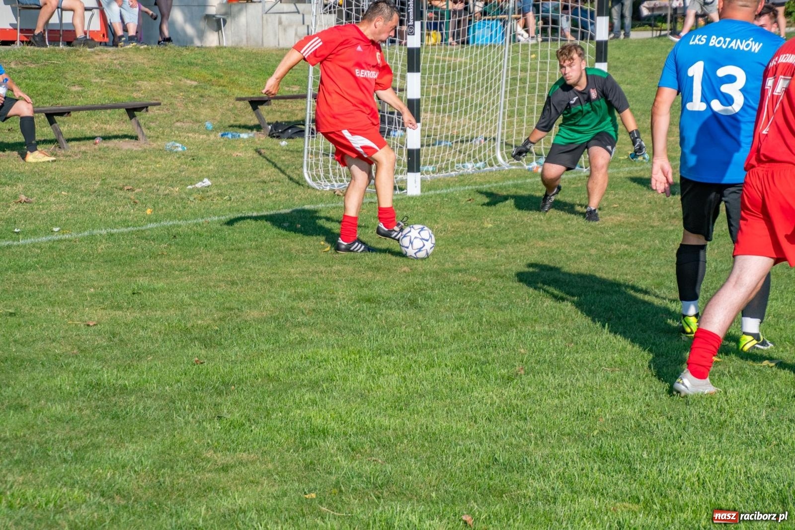 Zdjęcie w galerii na portalu naszraciborz.pl: Piłkarskie pokoleniowe boje w Bojanowie [FOTO i WIDEO] wiadomości z regionu