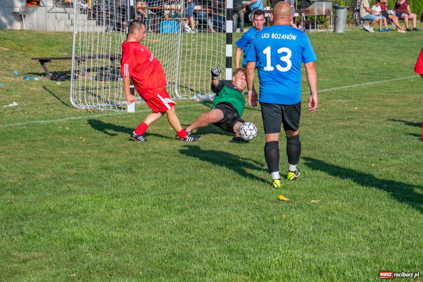 Zdjęcie w galerii na portalu naszraciborz.pl: Piłkarskie pokoleniowe boje w Bojanowie [FOTO i WIDEO] wiadomości z regionu