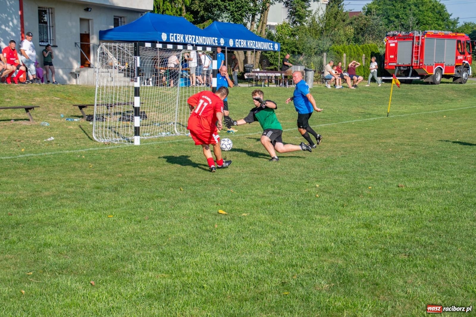 Zdjęcie w galerii na portalu naszraciborz.pl: Piłkarskie pokoleniowe boje w Bojanowie [FOTO i WIDEO] wiadomości z regionu