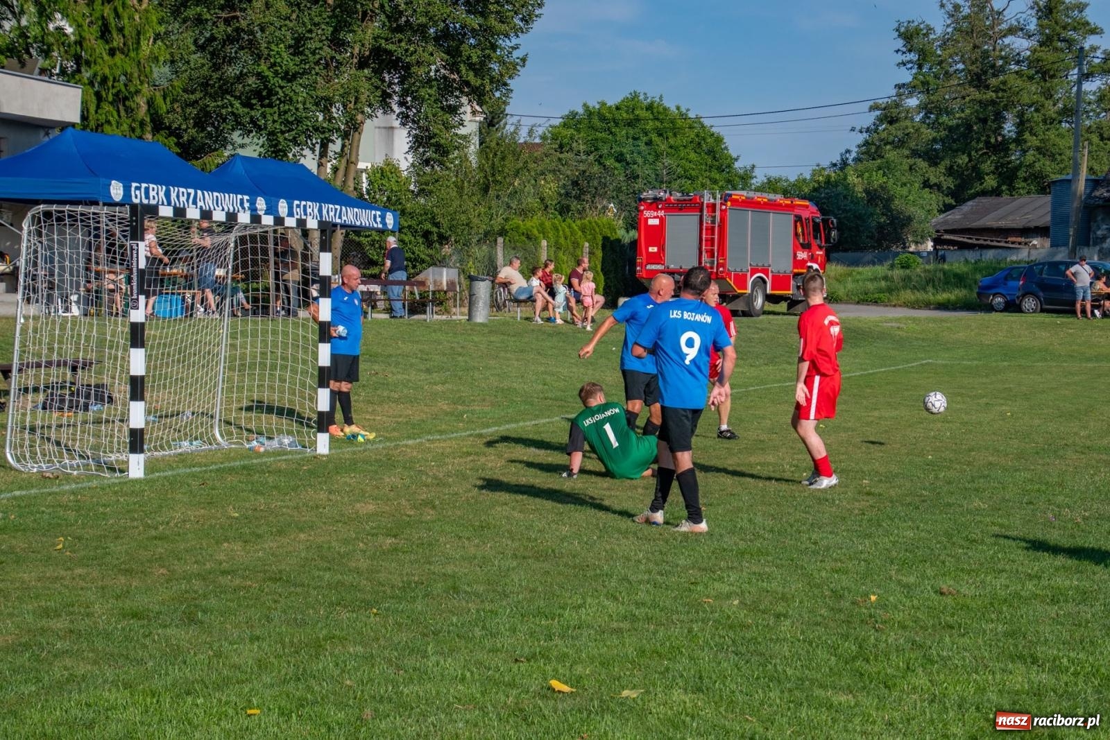 Zdjęcie w galerii na portalu naszraciborz.pl: Piłkarskie pokoleniowe boje w Bojanowie [FOTO i WIDEO] wiadomości z regionu