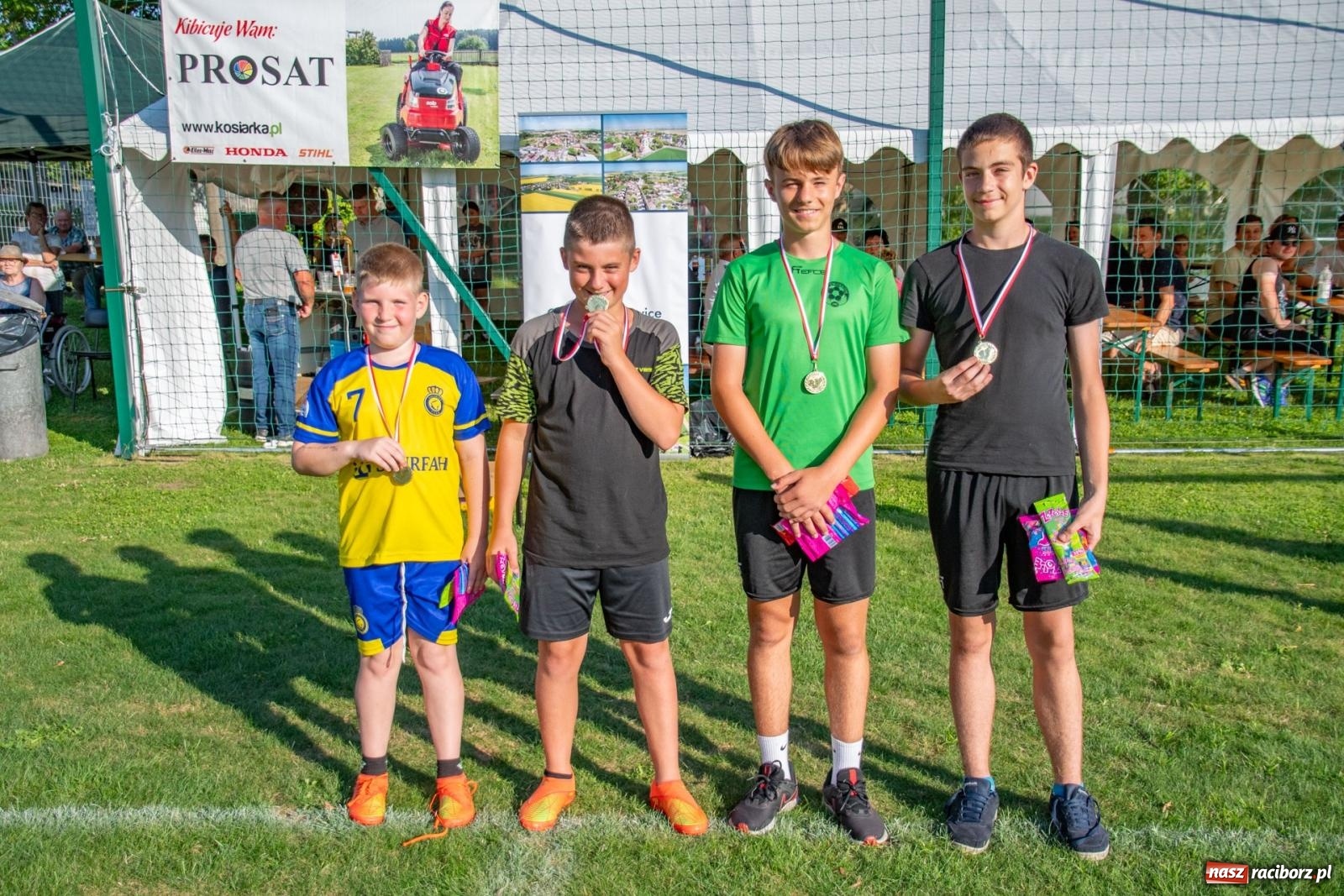 Zdjęcie w galerii na portalu naszraciborz.pl: Piłkarskie pokoleniowe boje w Bojanowie [FOTO i WIDEO] wiadomości z regionu