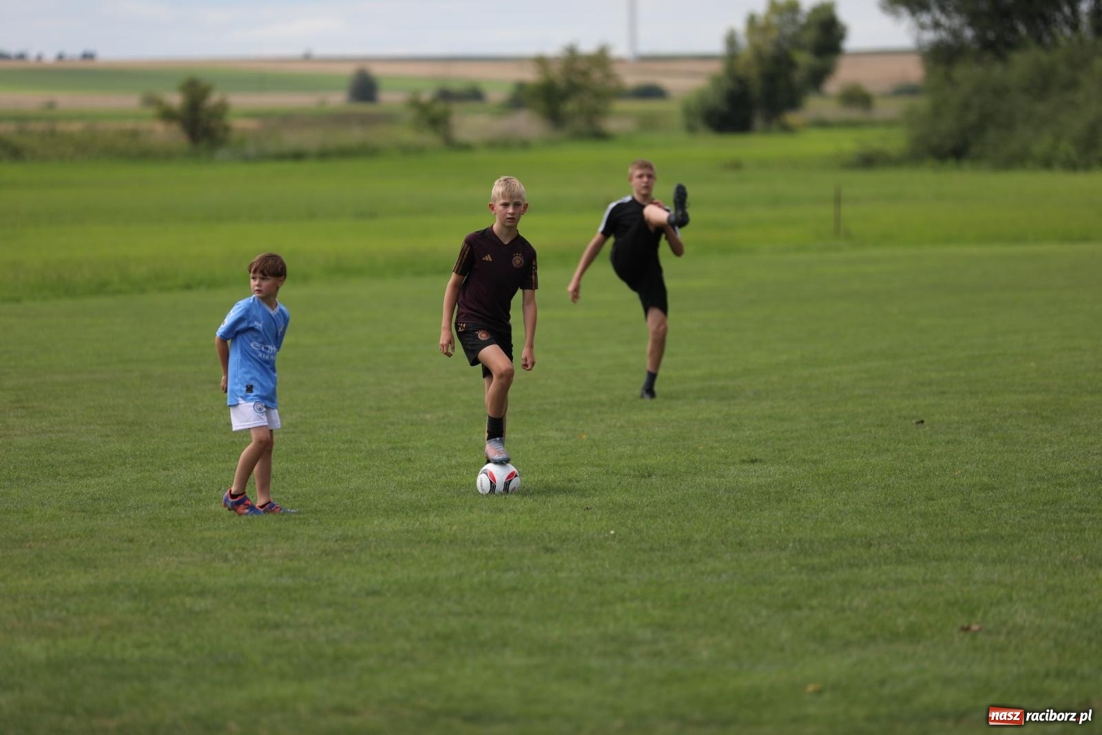 Zdjęcie w galerii na portalu naszraciborz.pl: Piłkarskie pokoleniowe boje w Bojanowie [FOTO i WIDEO] wiadomości z regionu
